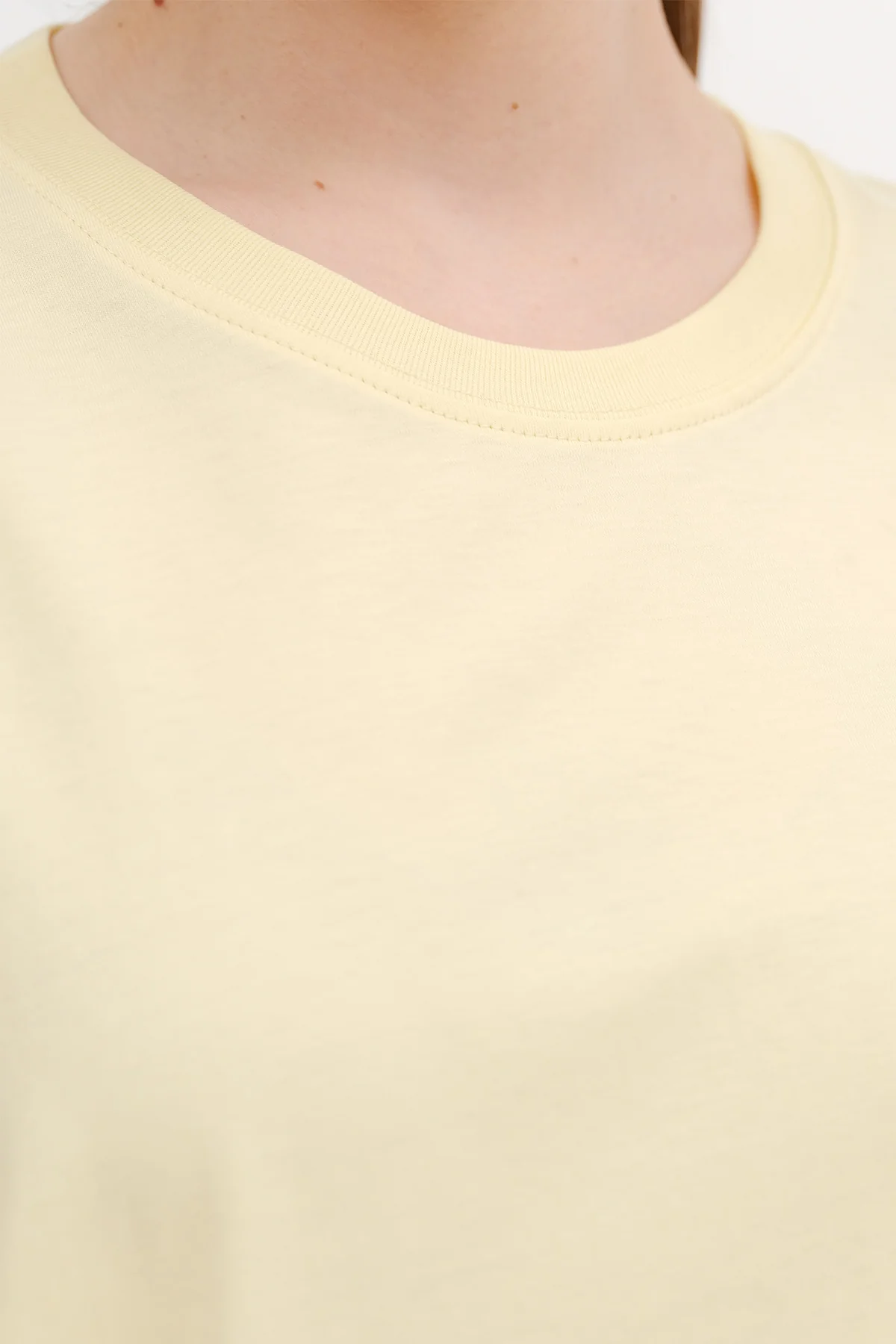 Basic T-shirt With Round Neck - Image 10