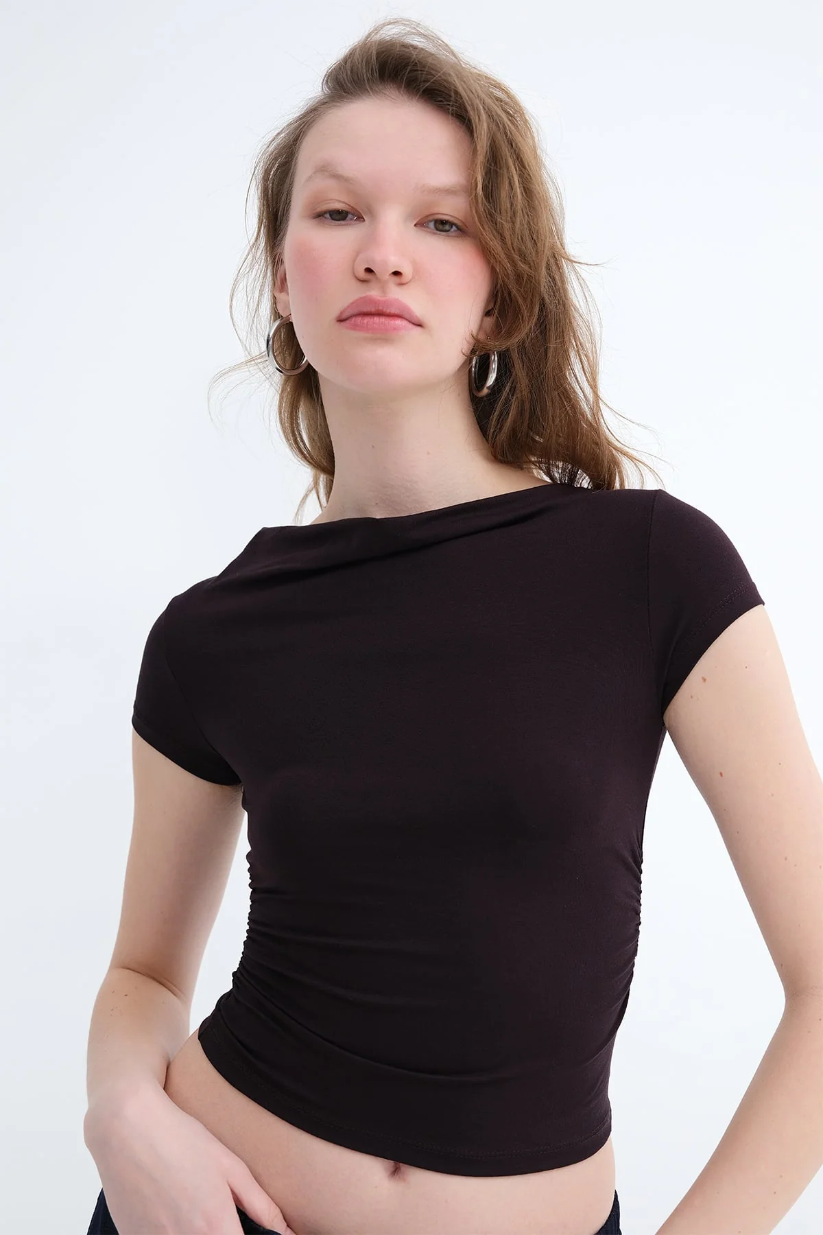 Boat Neck Ruched Side T-shirt - Image 12