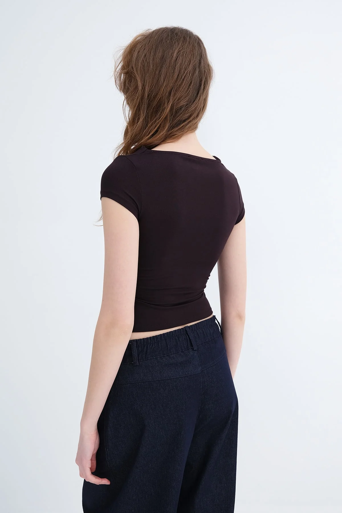Boat Neck Ruched Side T-shirt - Image 35