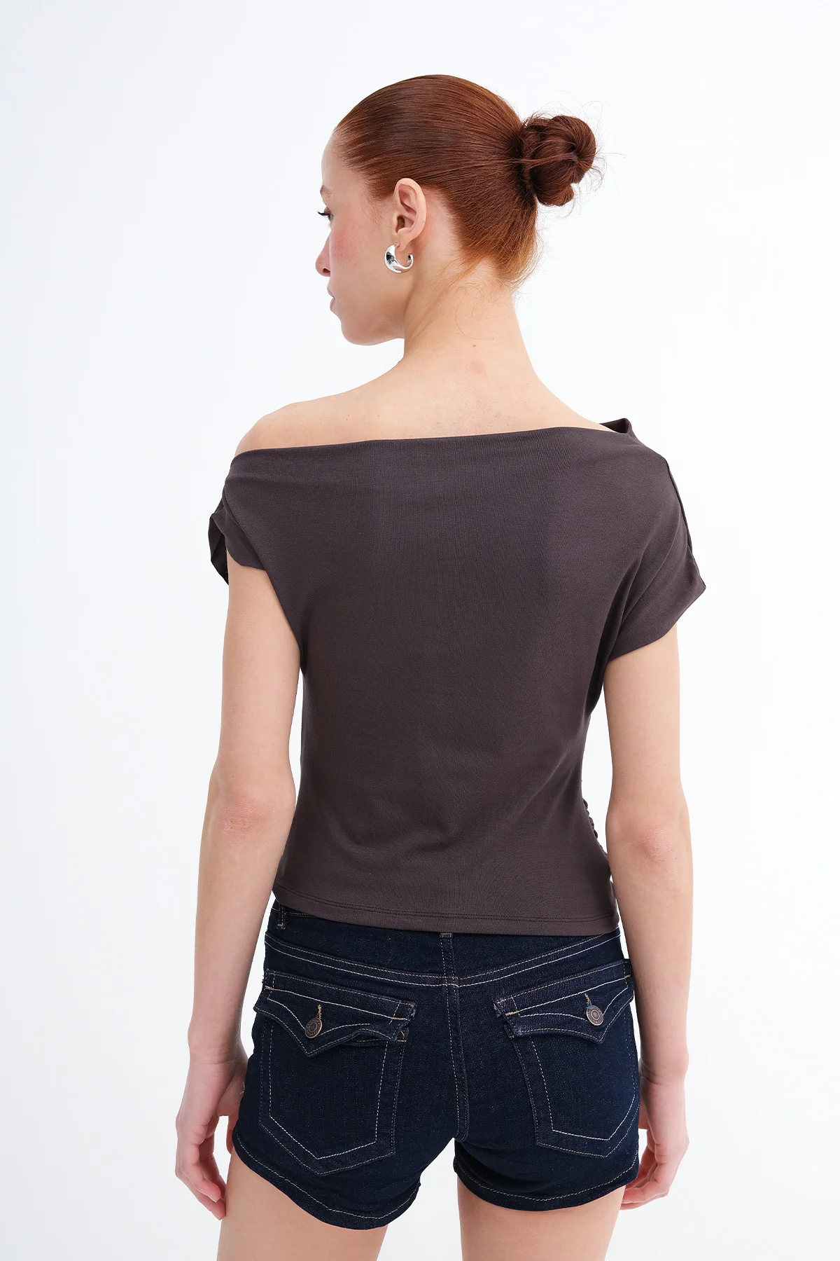 Boat Neck Ruched T-Shirt - Image 11