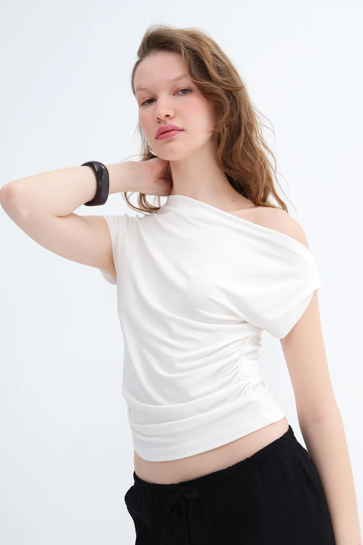 Boat Neck Ruched T-Shirt - Image 20