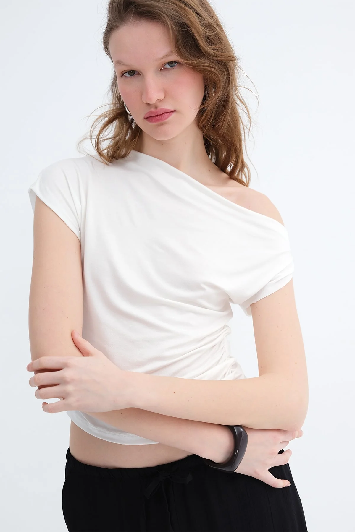 Boat Neck Ruched T-Shirt - Image 22