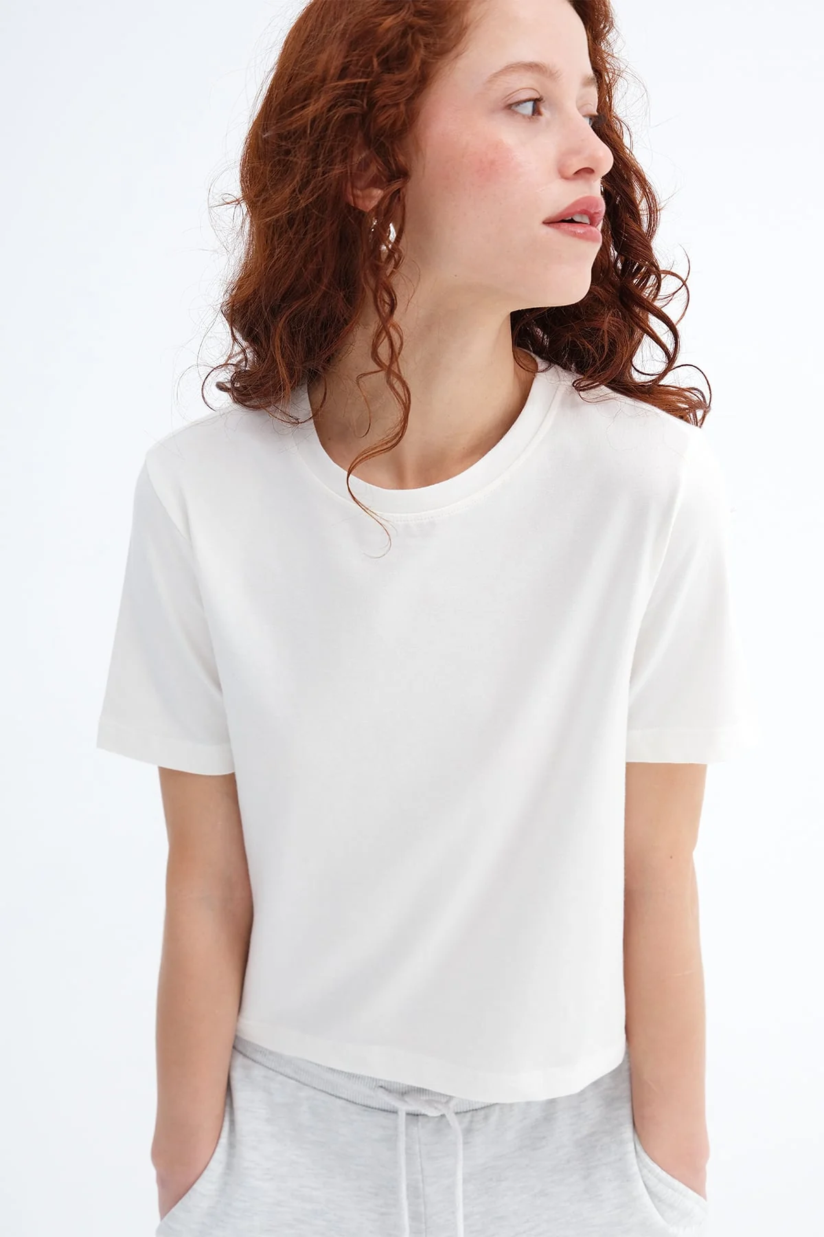 Crew Neck Basic T-shirt - Image 11