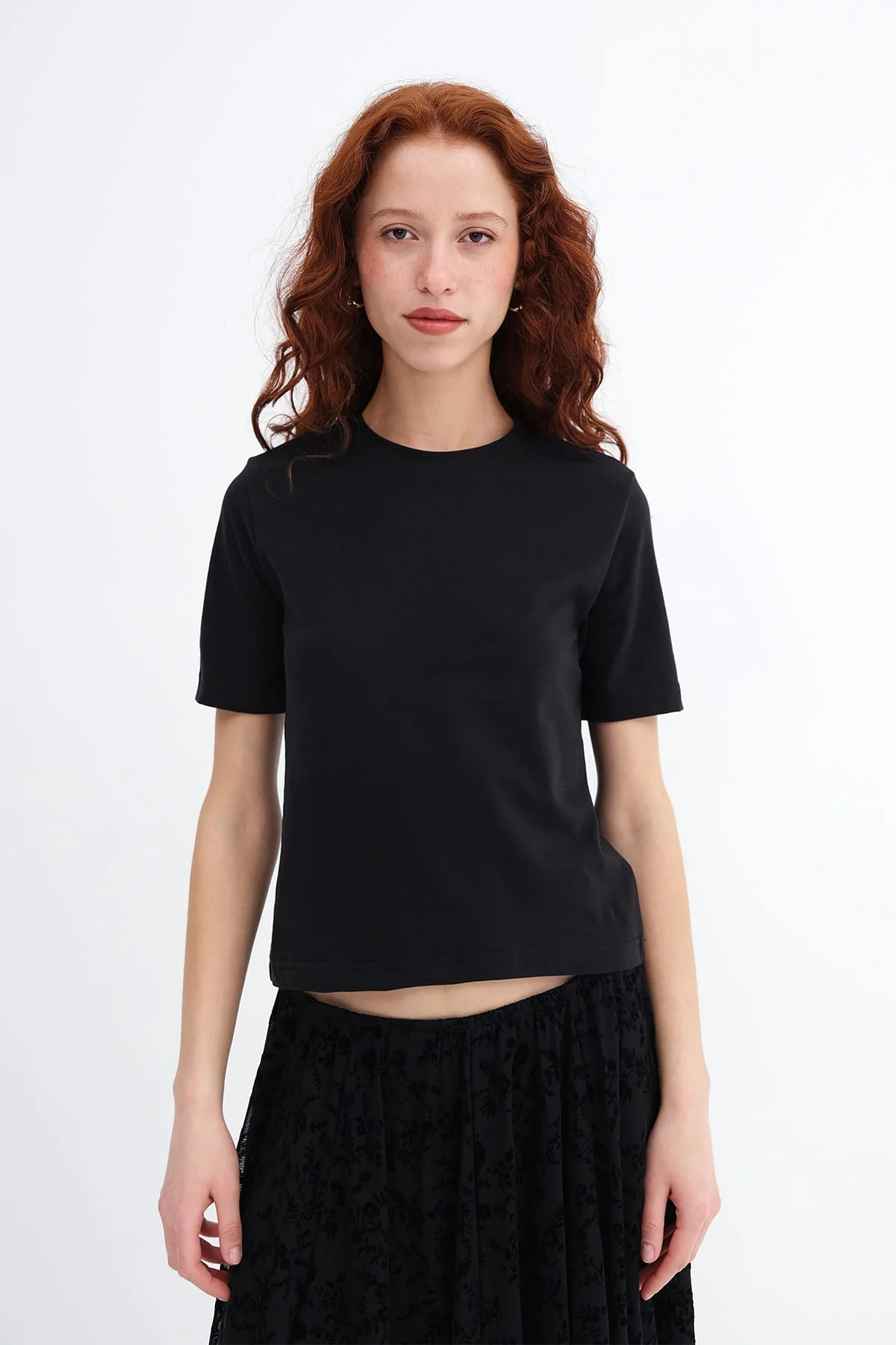Crew Neck Basic T-shirt - Image 25