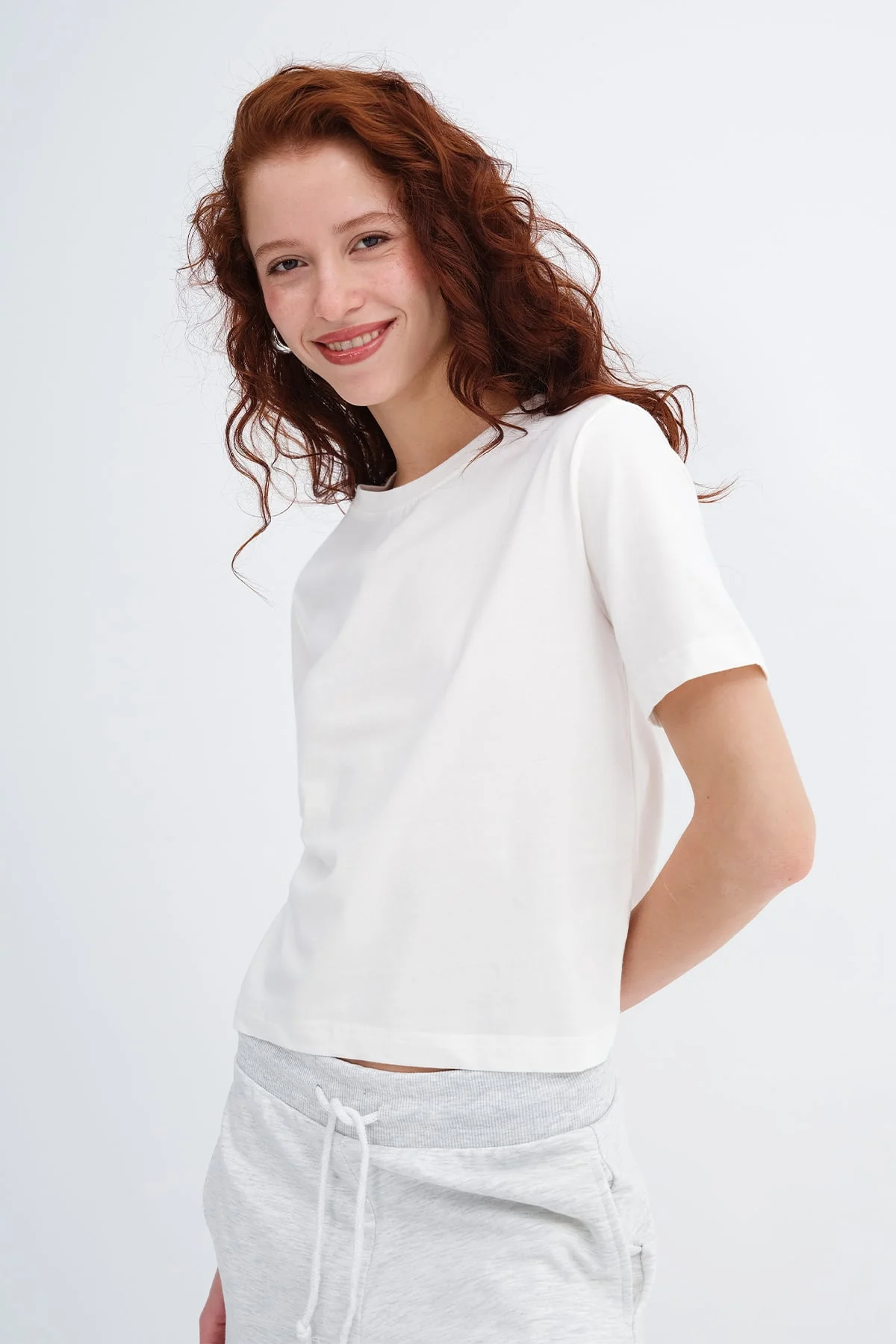 Crew Neck Basic T-shirt - Image 4