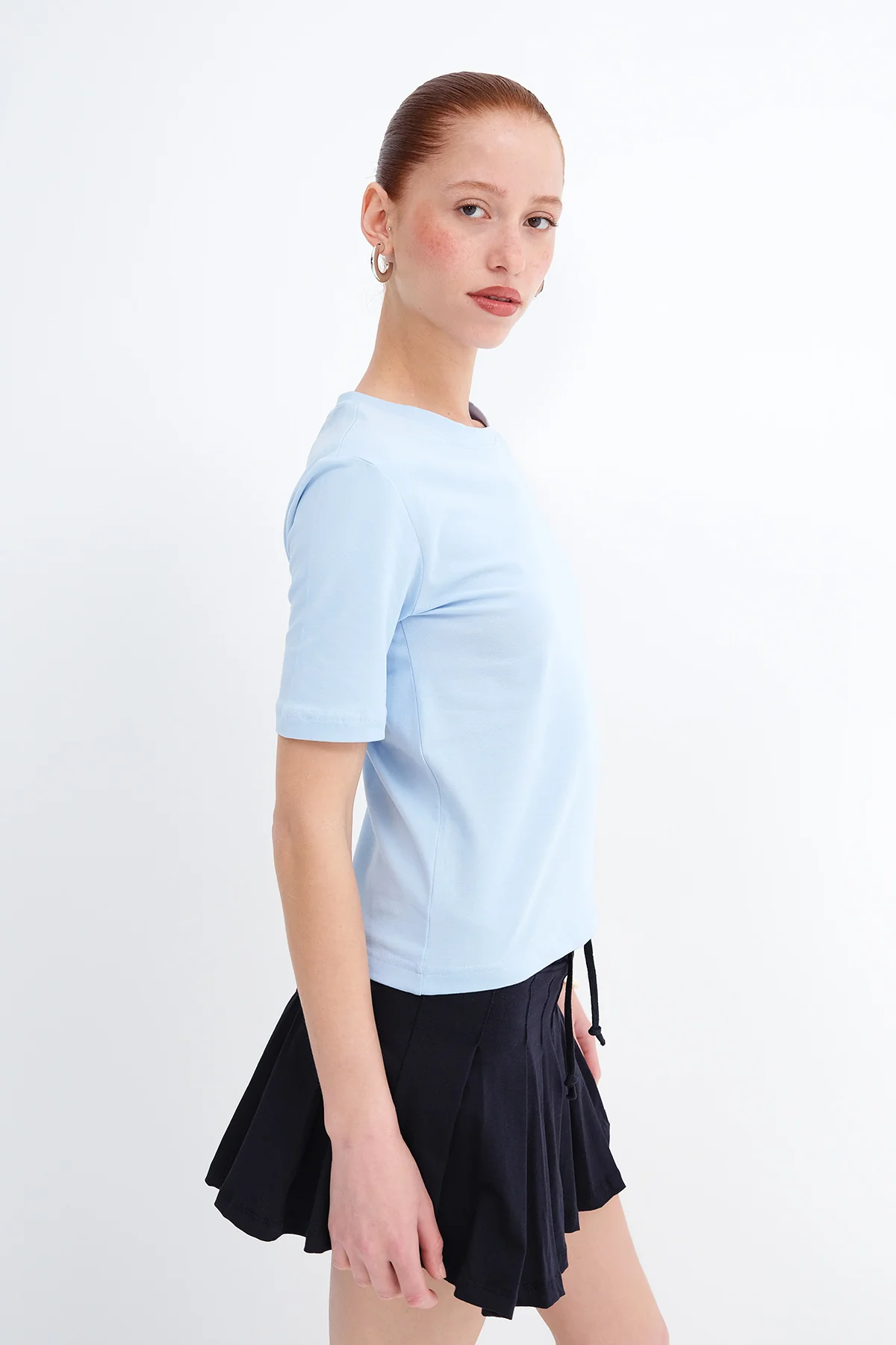 Crew Neck Basic T-shirt - Image 7
