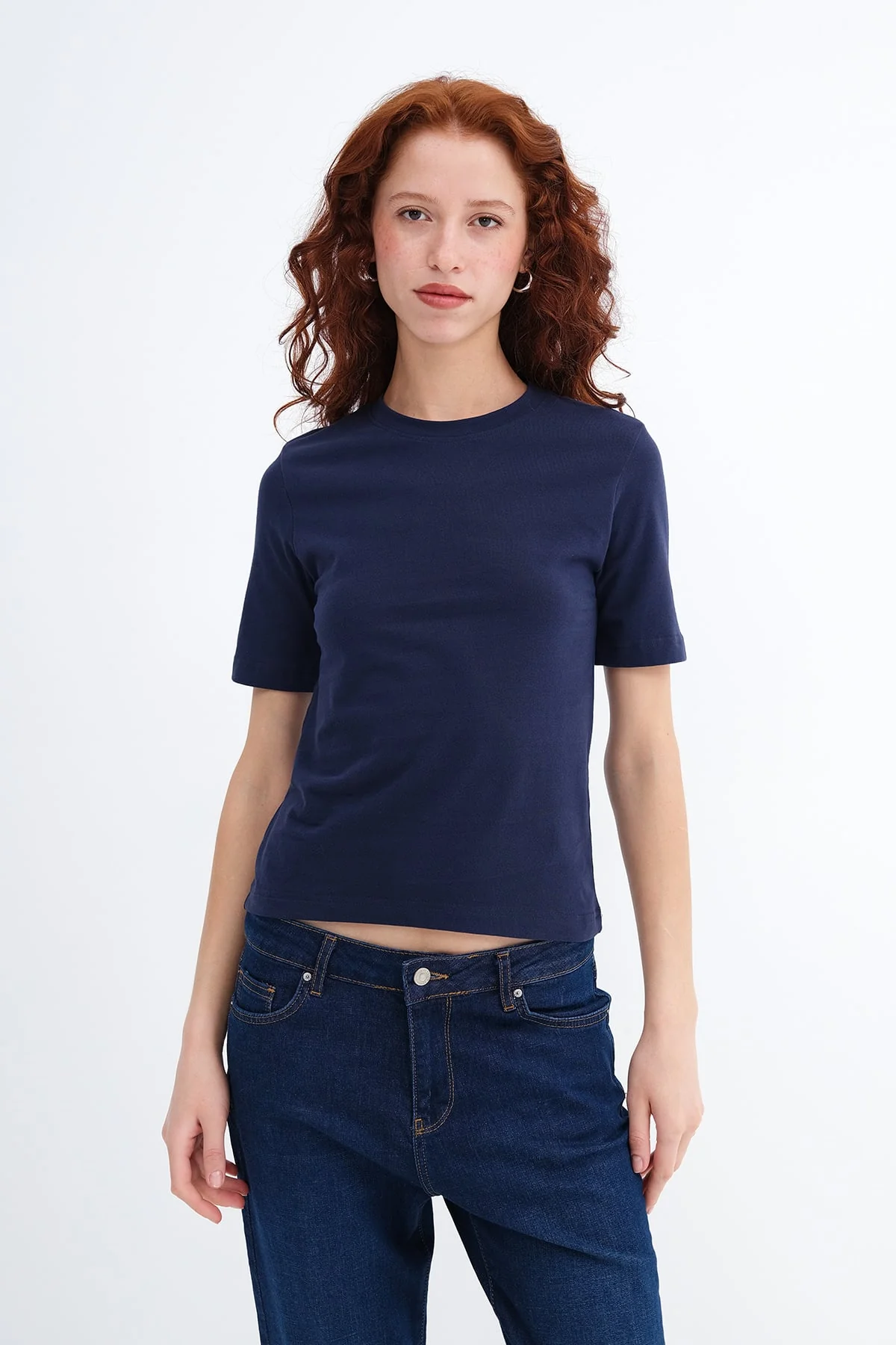 Crew Neck Basic T-shirt - Image 8
