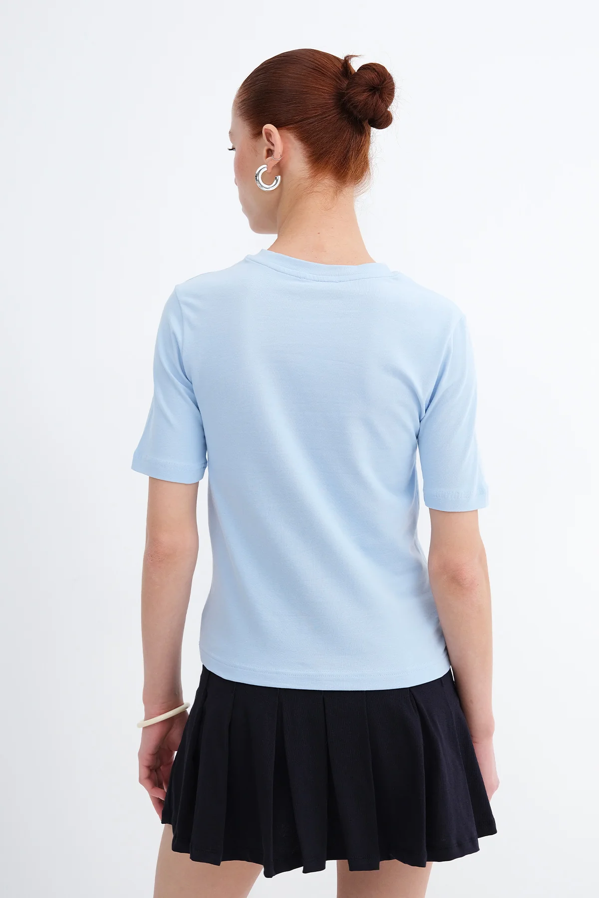 Crew Neck Basic T-shirt - Image 9