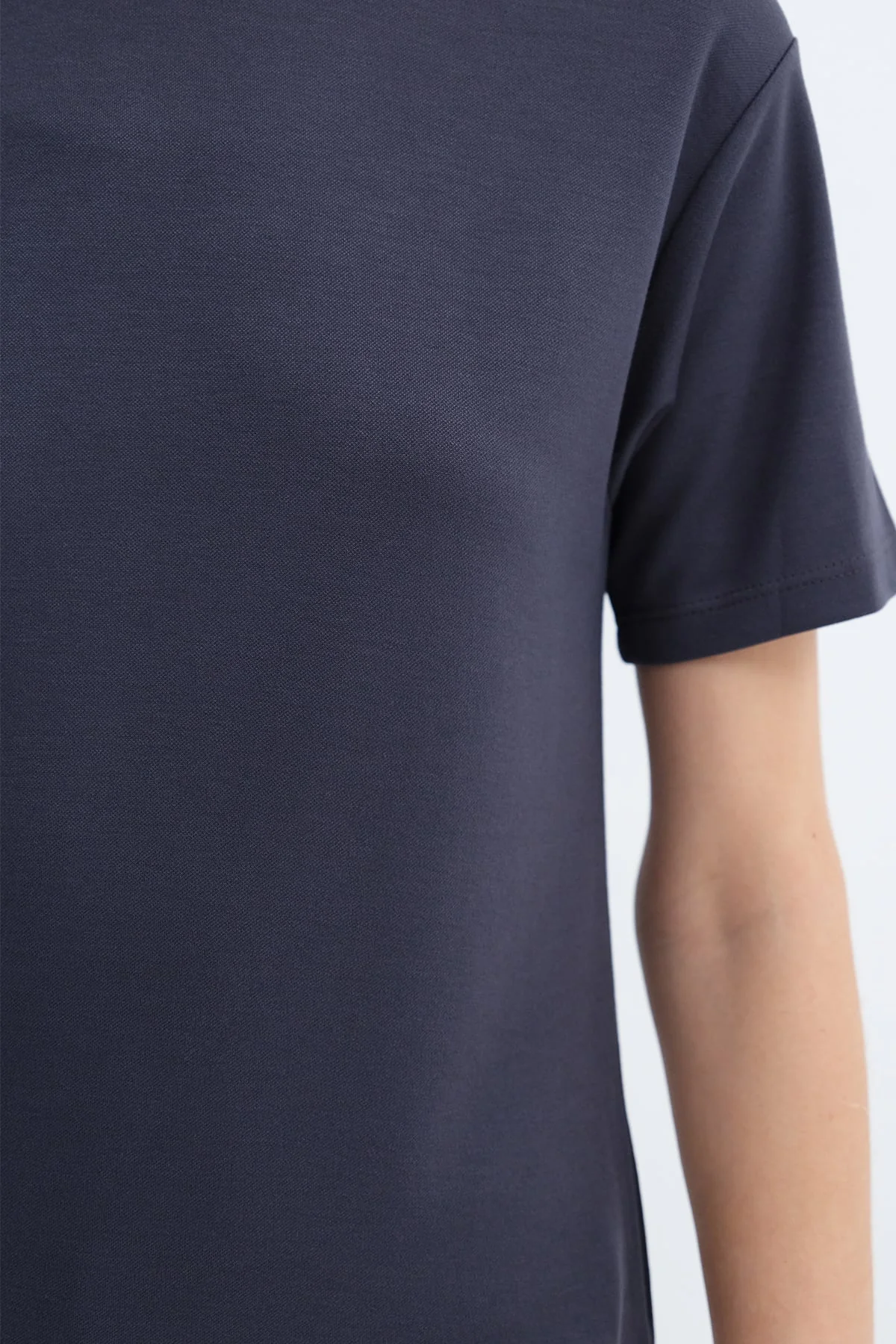 Crew Neck Basic T-Shirt - Image 16