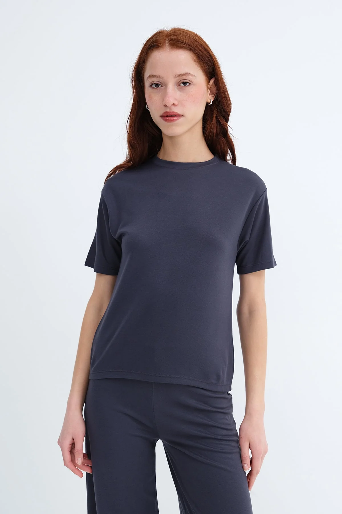 Crew Neck Basic T-Shirt - Image 4