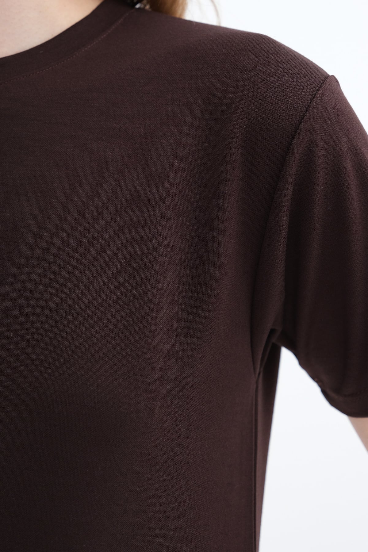 Crew Neck Basic T-Shirt - Image 5