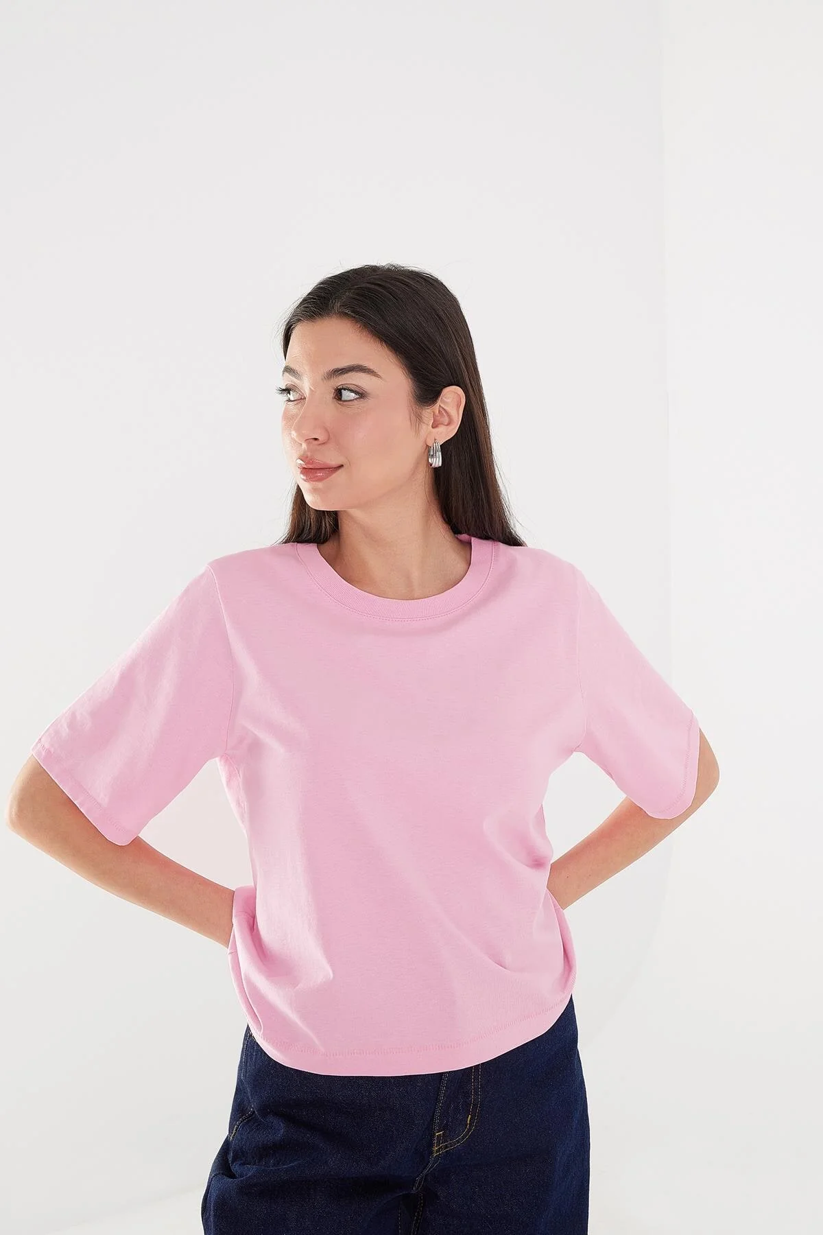 Crew Neck Basic T-shirt - Image 12