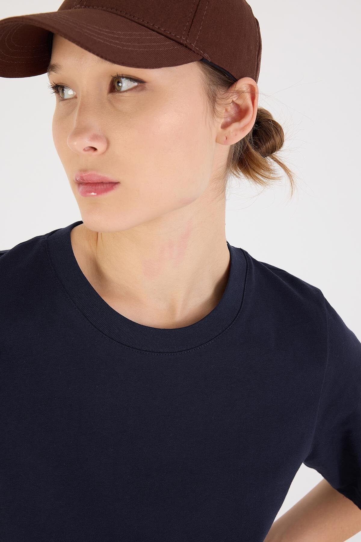 Crew Neck Basic T-shirt - Image 22