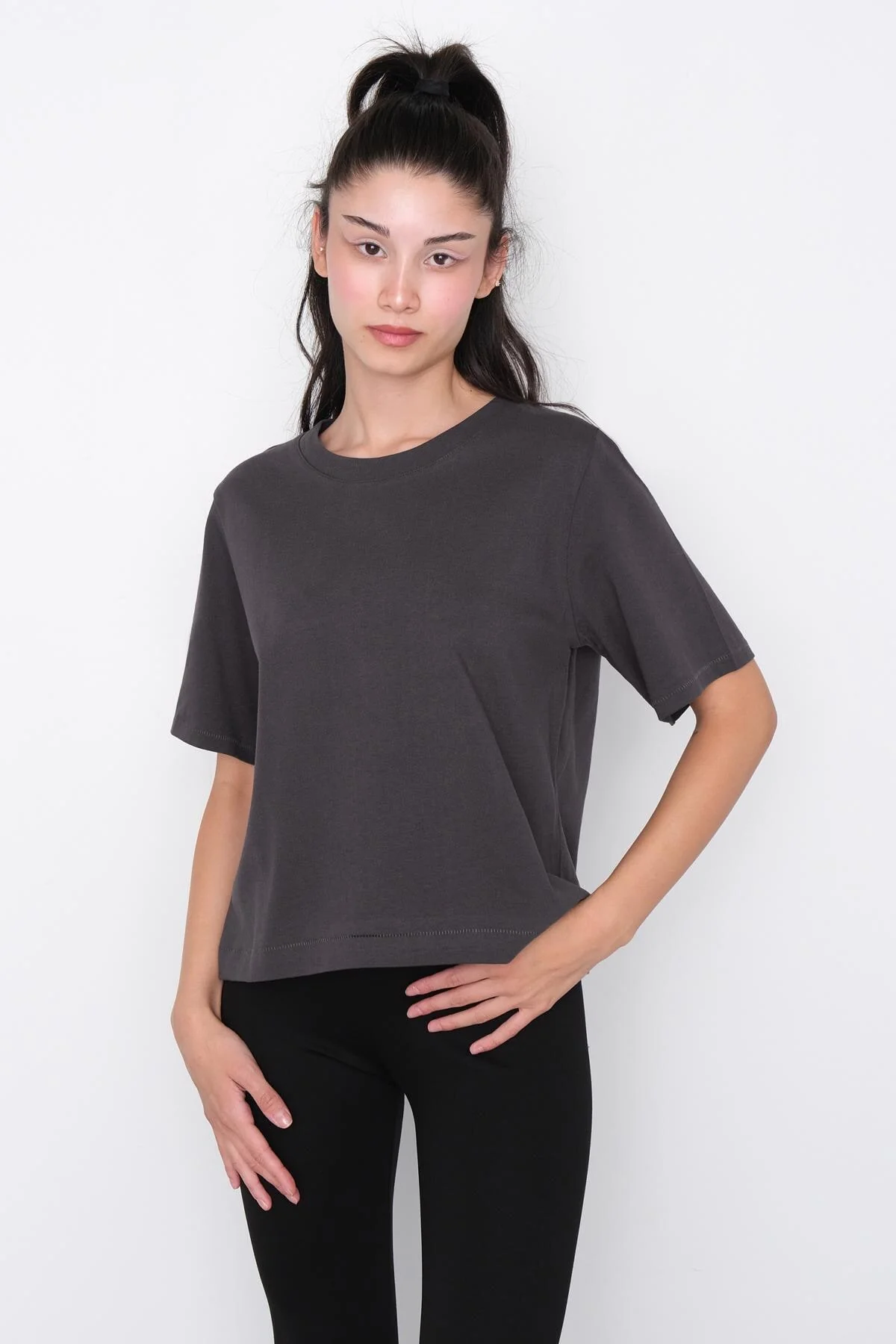 Crew Neck Basic T-shirt - Image 25