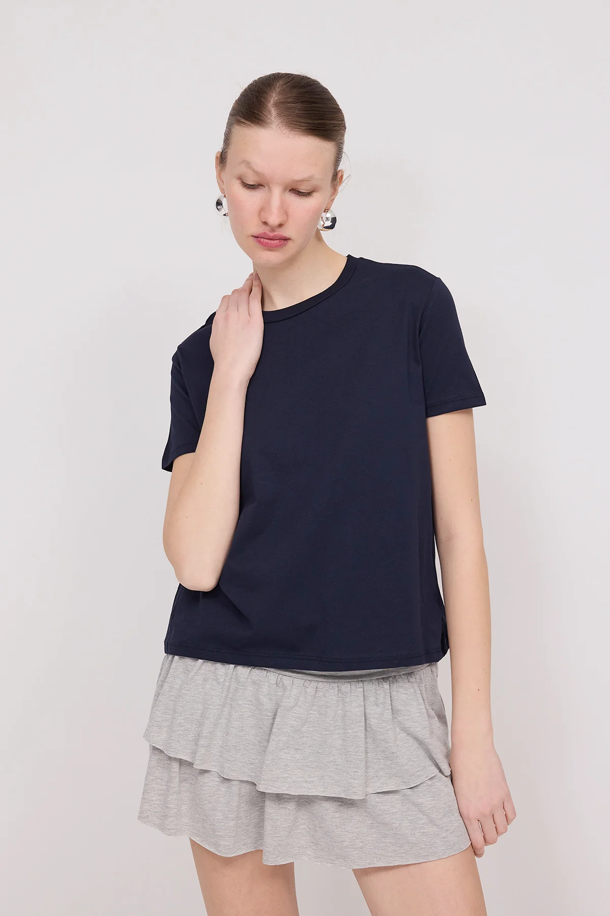 Crew Neck Basic T-shirt - Image 16