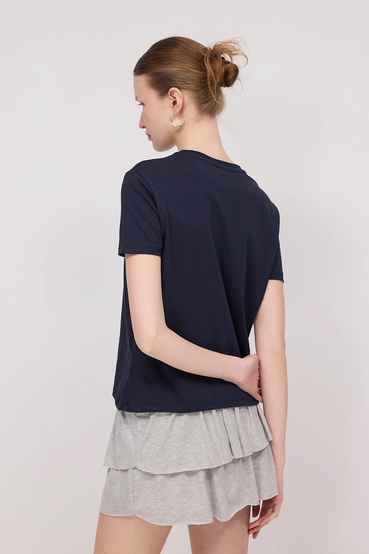 Crew Neck Basic T-shirt - Image 17