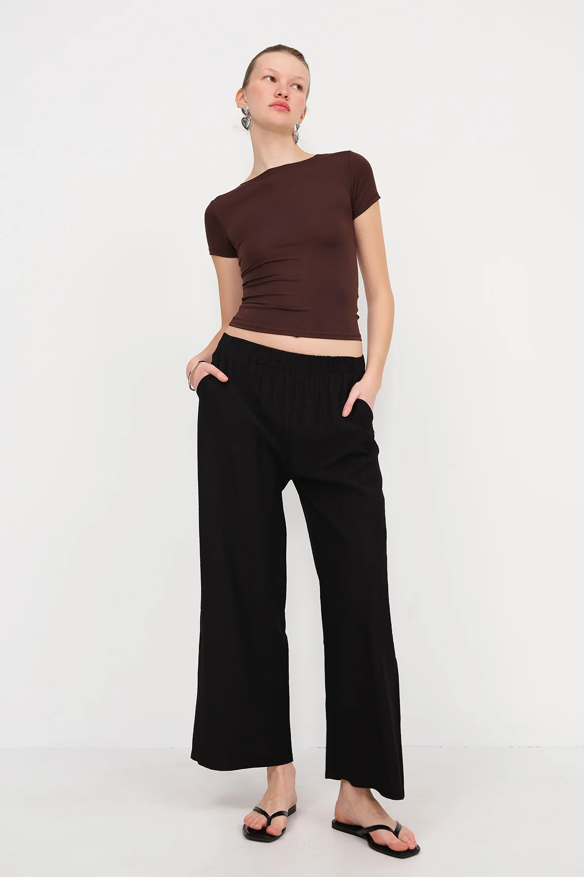 Crew Neck Basic T-shirt - Image 25