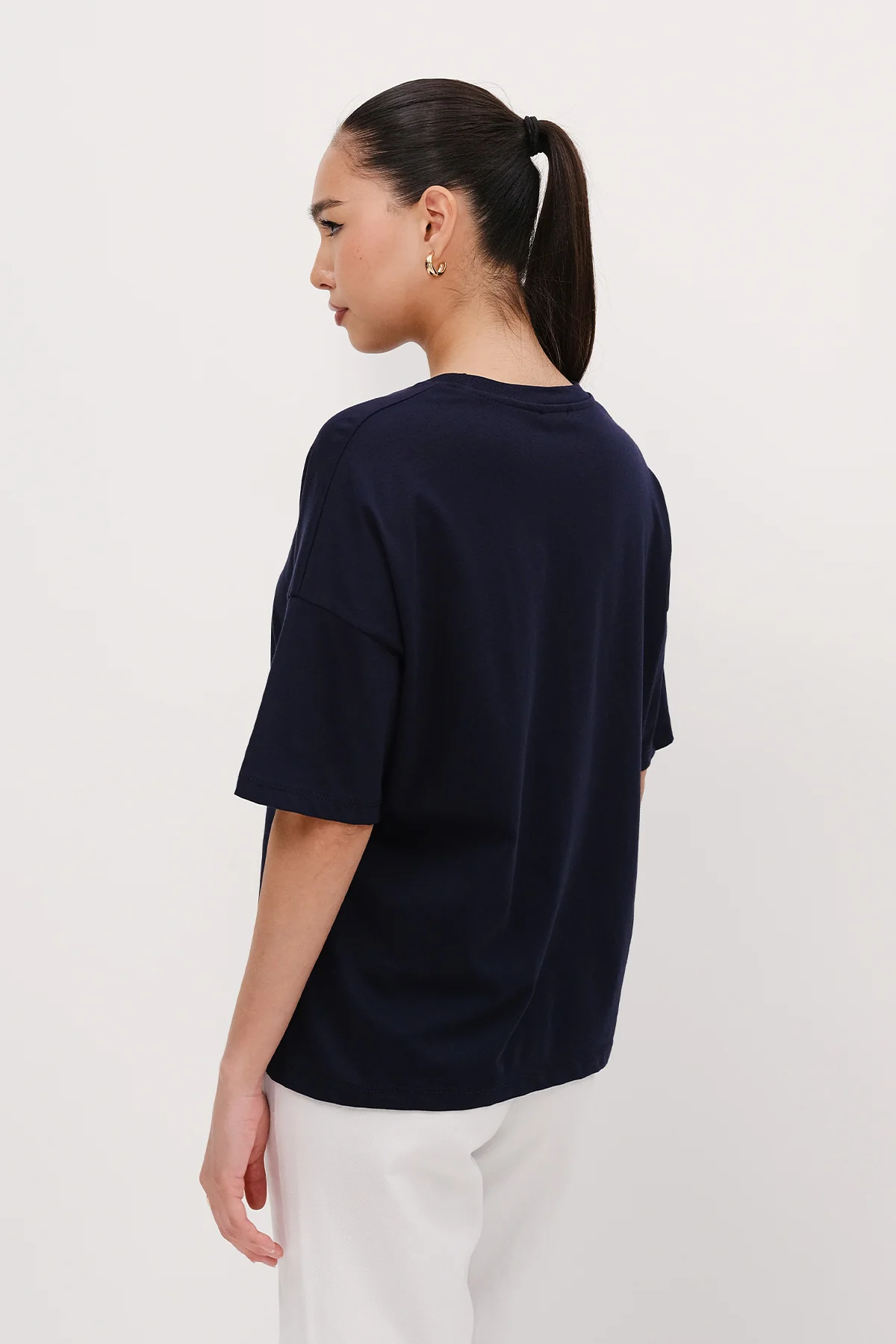 Crew Neck Basic T-shirt - Image 15