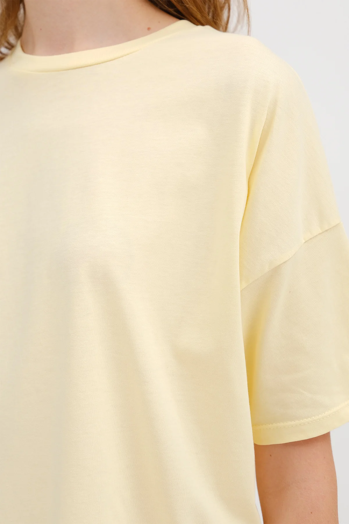 Crew Neck Basic T-shirt - Image 3