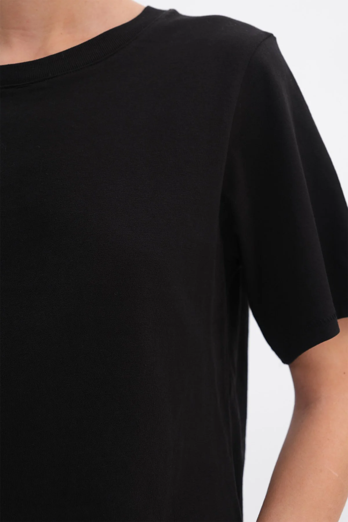 Crew Neck Basic T-shirt - Image 61