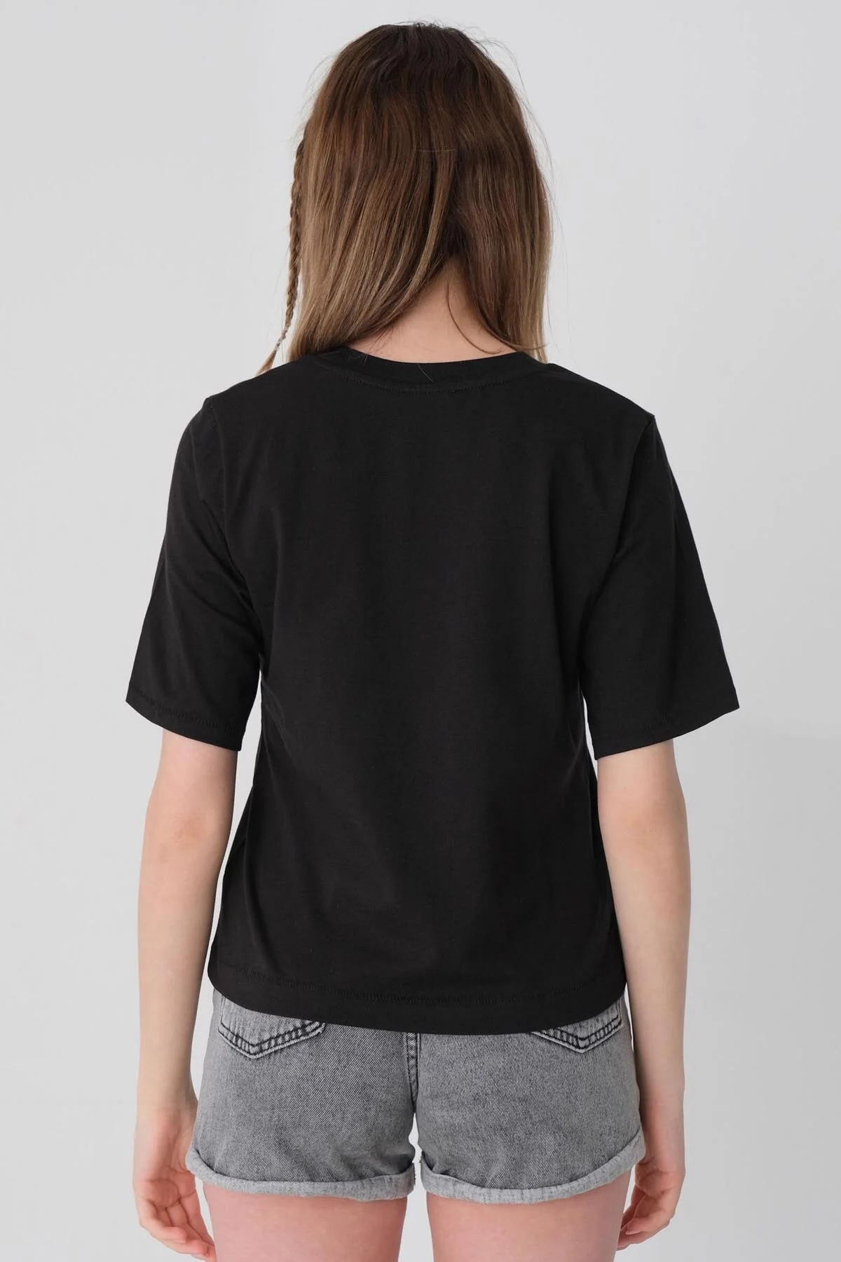 Crew Neck Basic T-shirt - Image 9