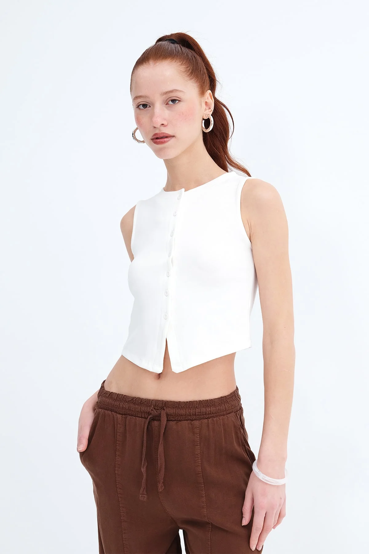 Crew Neck Buttoned Vest - Image 12