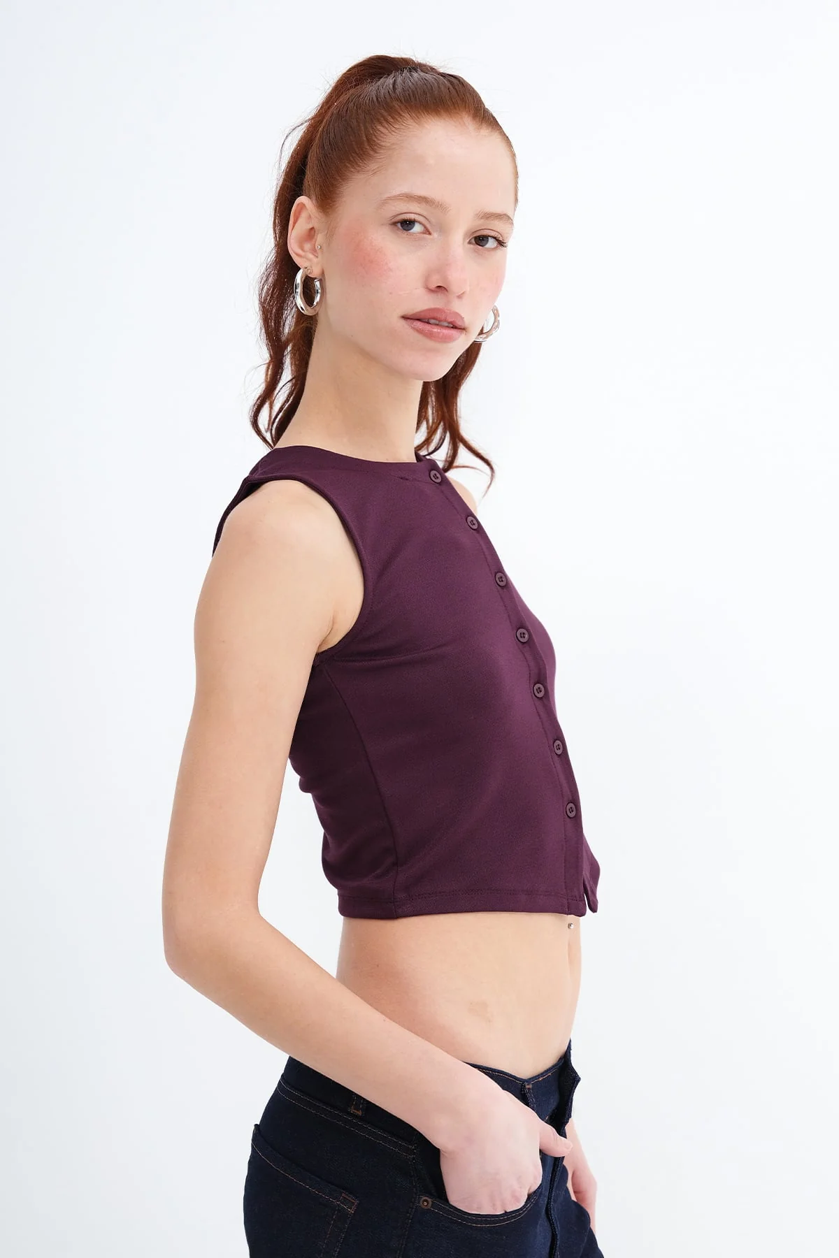 Crew Neck Buttoned Vest - Image 13