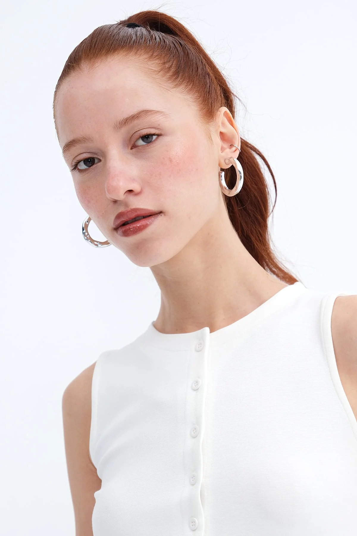 Crew Neck Buttoned Vest - Image 16