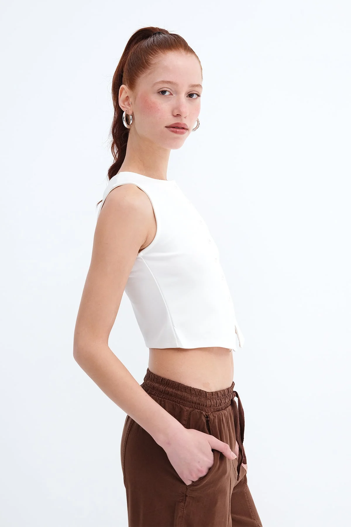 Crew Neck Buttoned Vest - Image 18