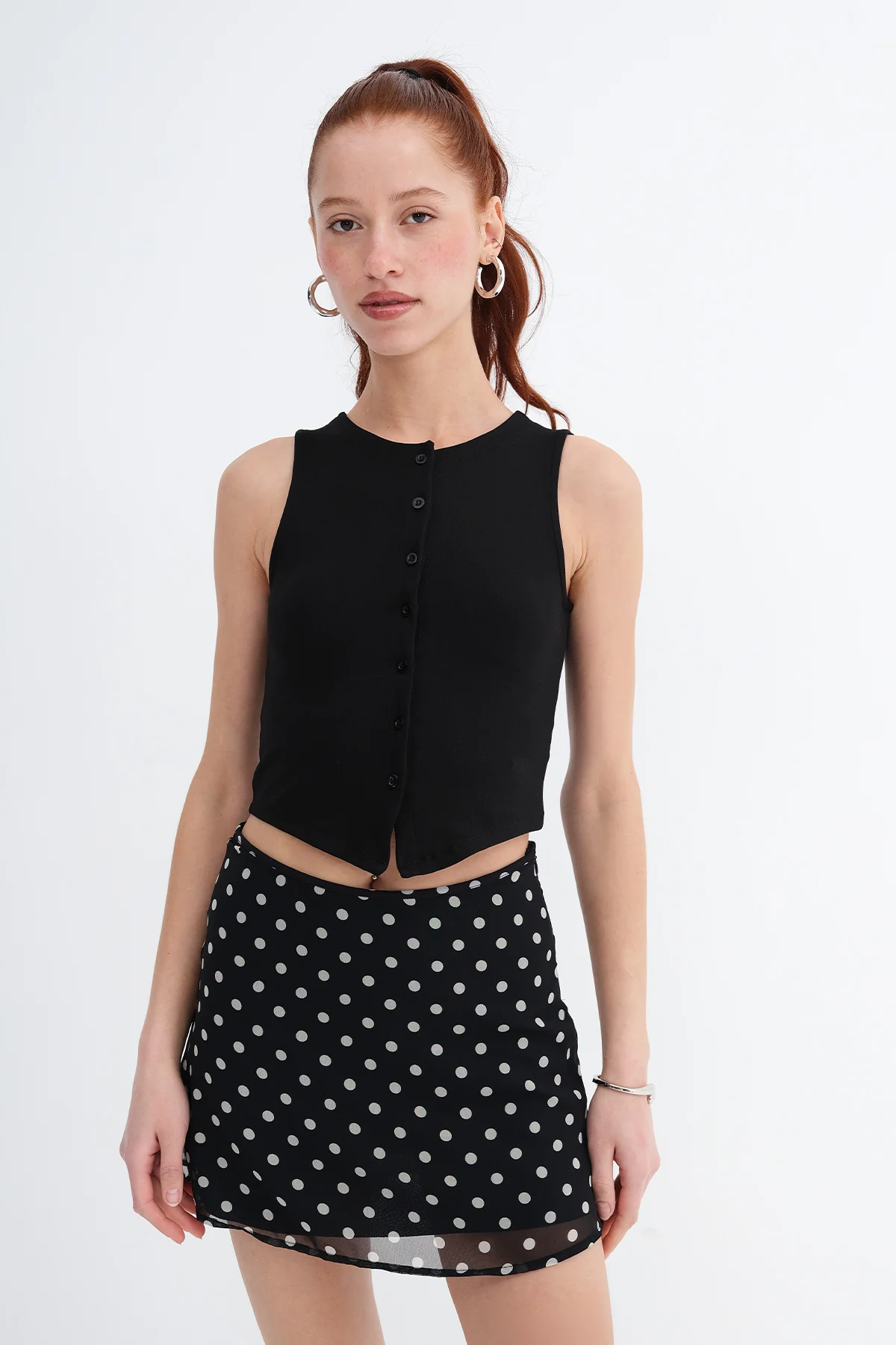 Crew Neck Buttoned Vest - Image 25