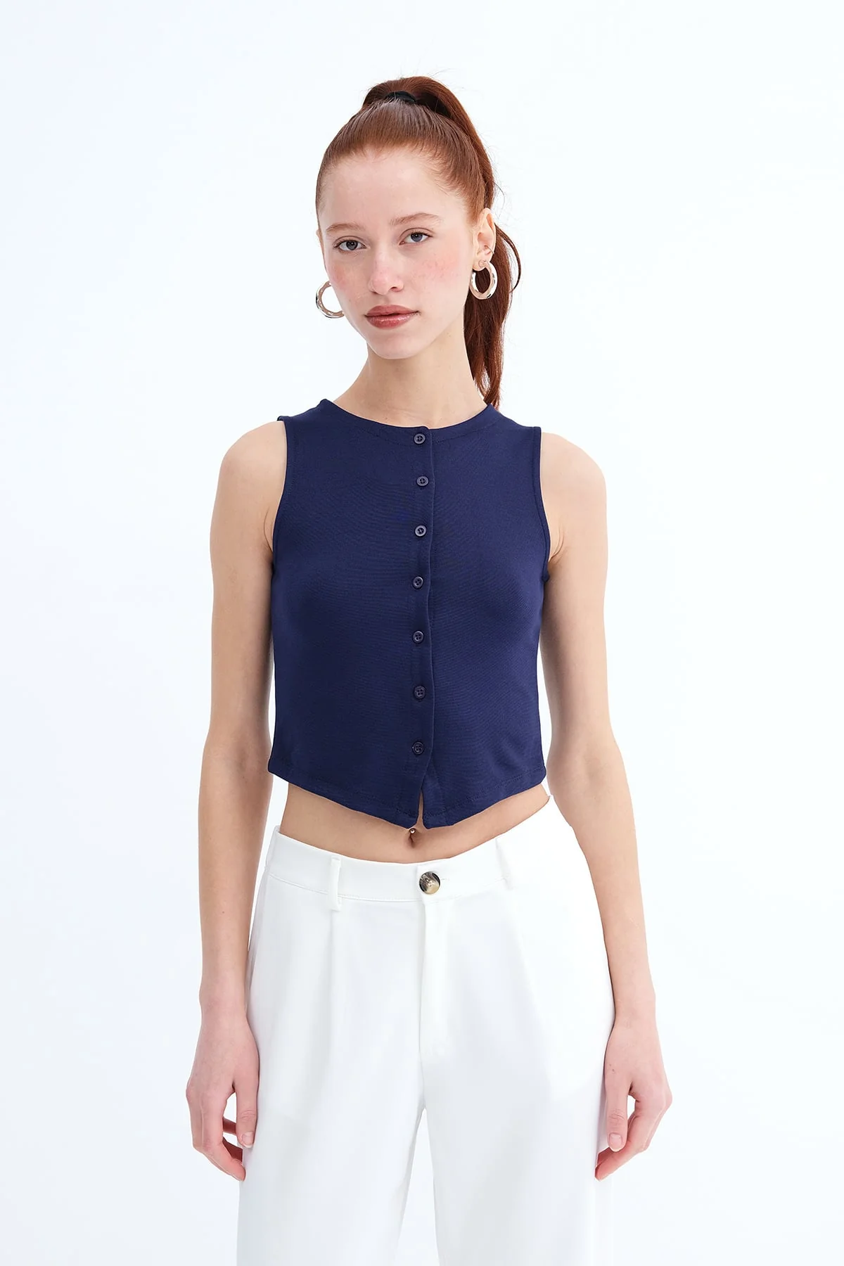 Crew Neck Buttoned Vest - Image 26