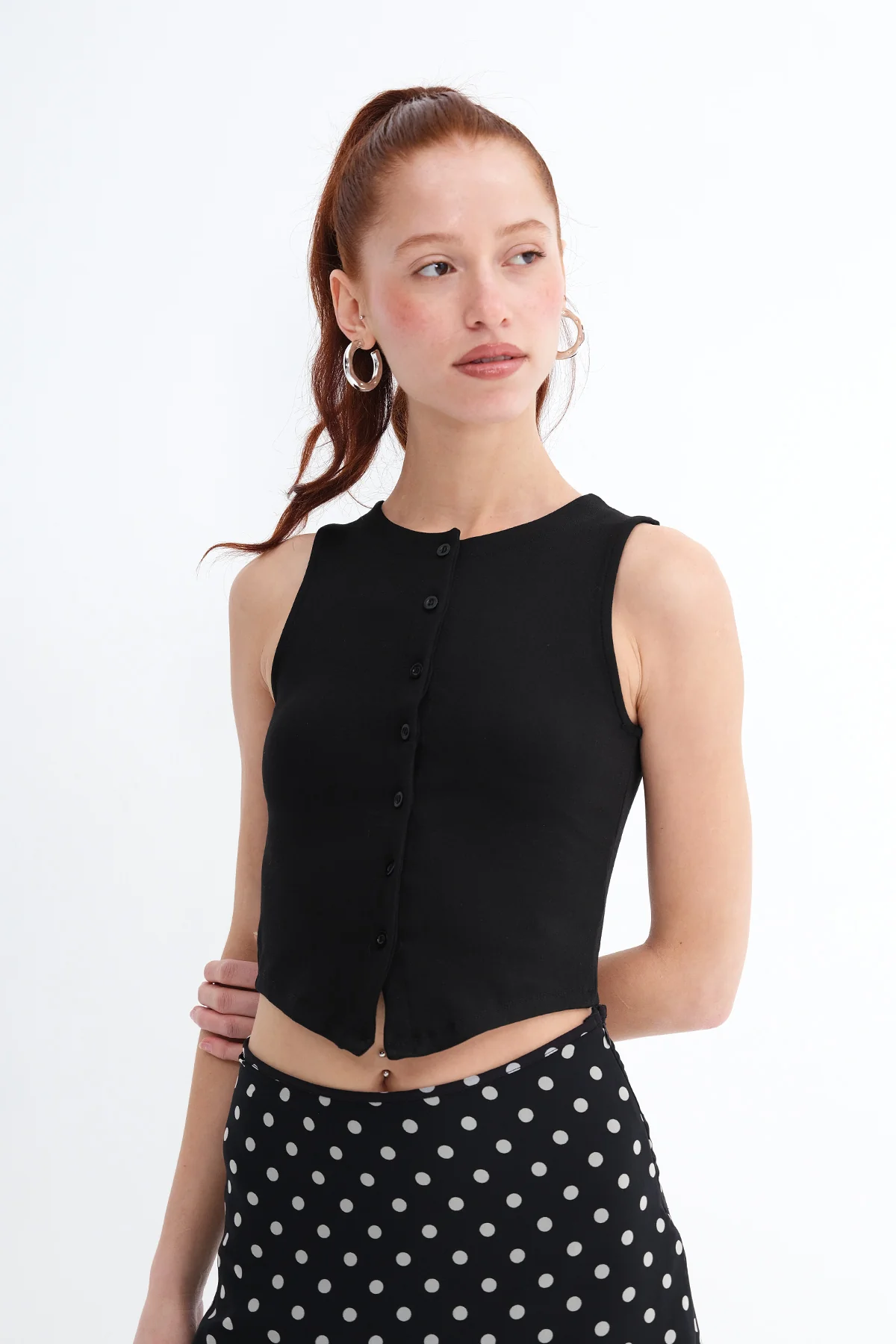 Crew Neck Buttoned Vest - Image 29