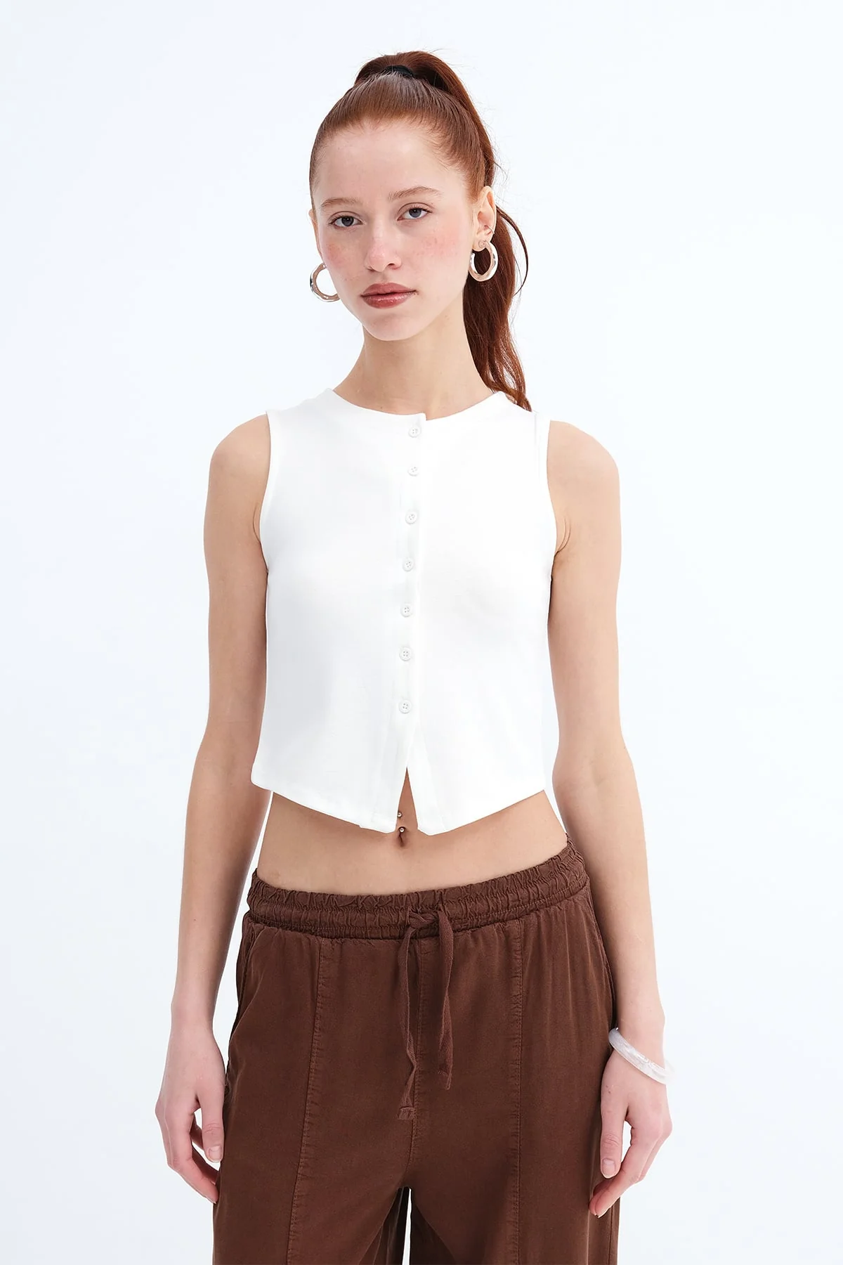Crew Neck Buttoned Vest - Image 5