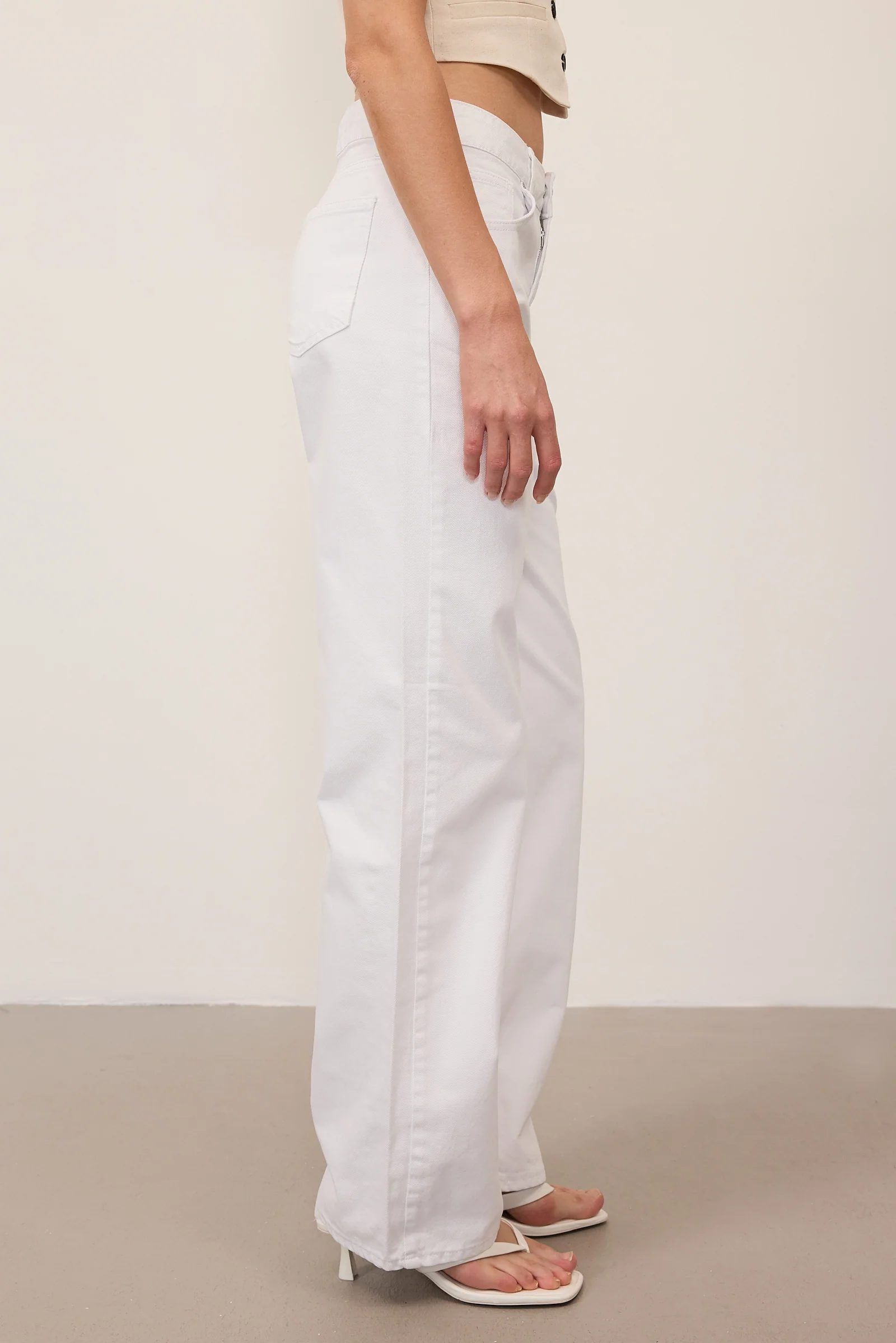 High Waist Wide Leg Jeans - Image 4
