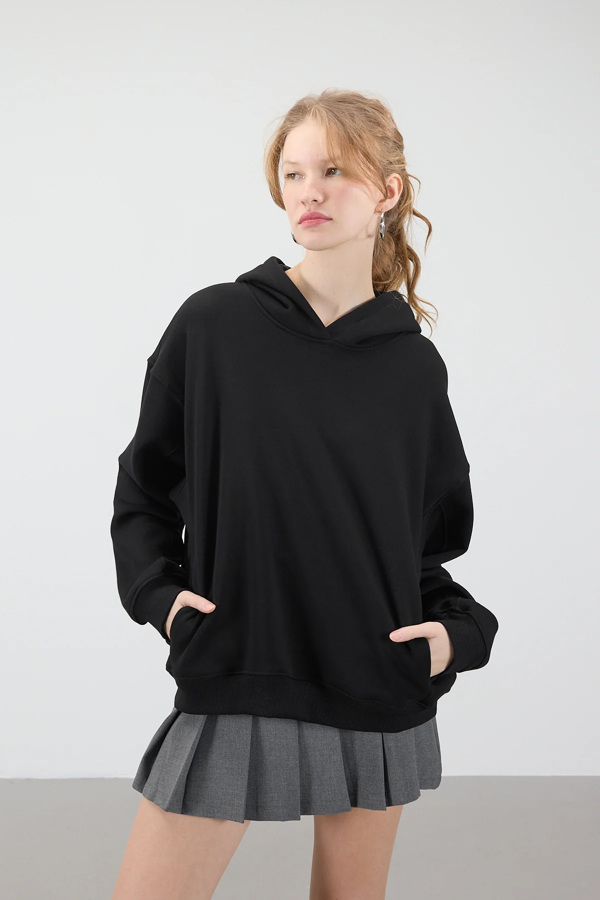 Hooded Ribbon Sweatshirt - Image 22