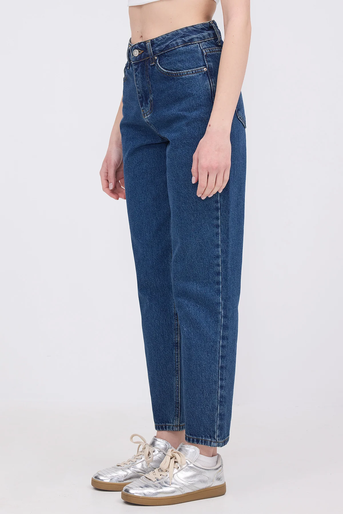 Mom Fit Jeans - Image 10