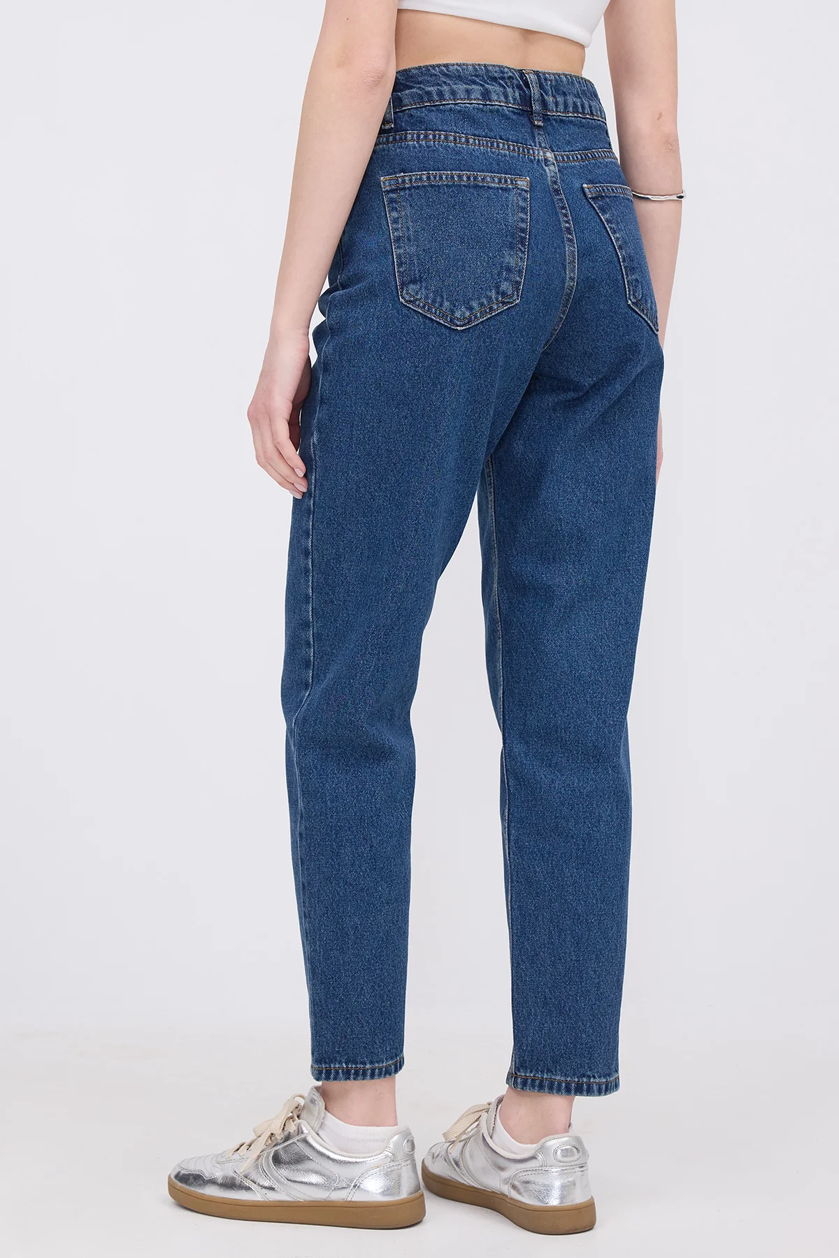 Mom Fit Jeans - Image 11