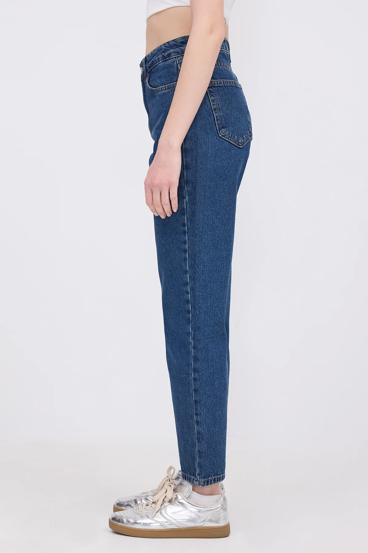 Mom Fit Jeans - Image 12