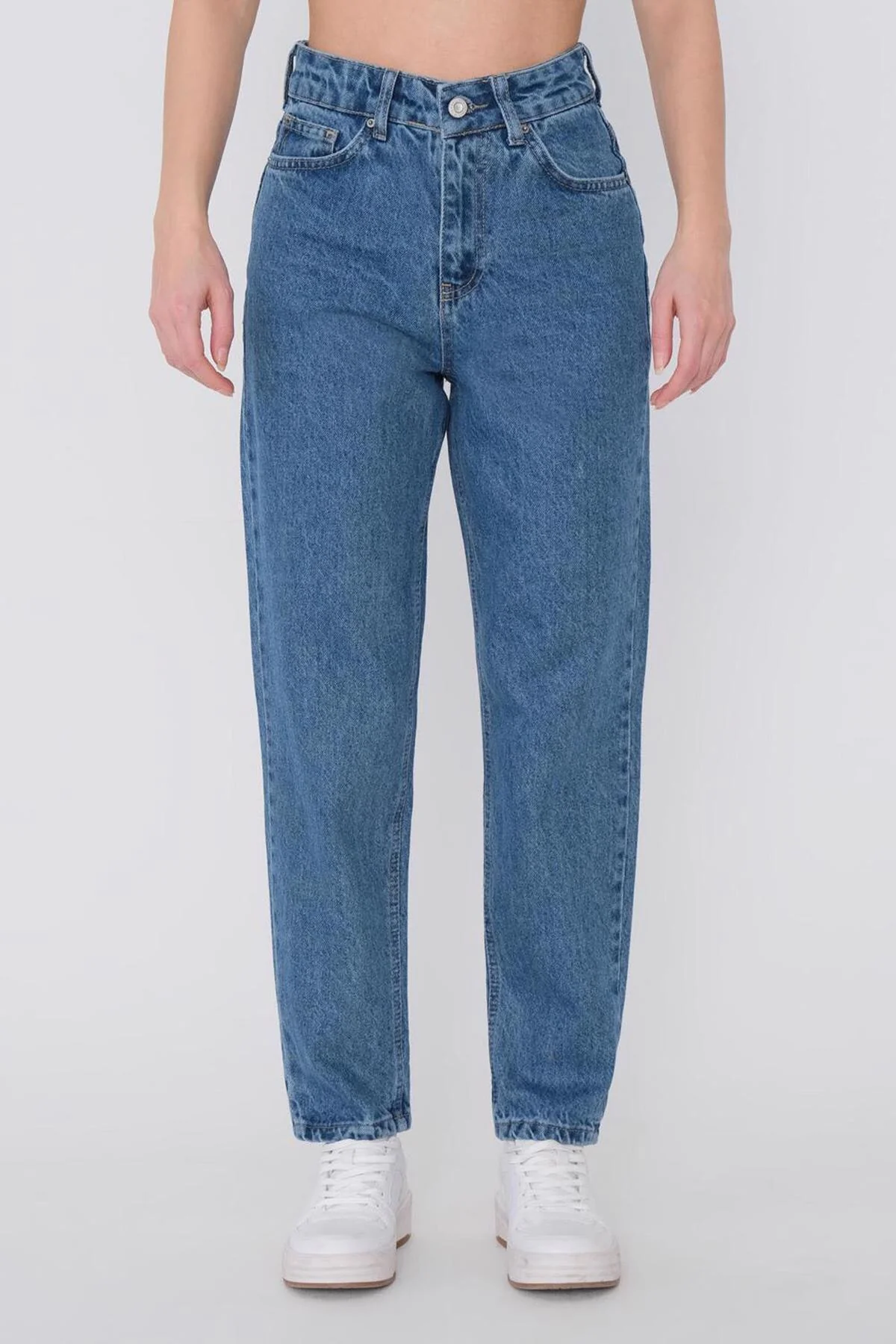 Mom Fit Jeans - Image 13
