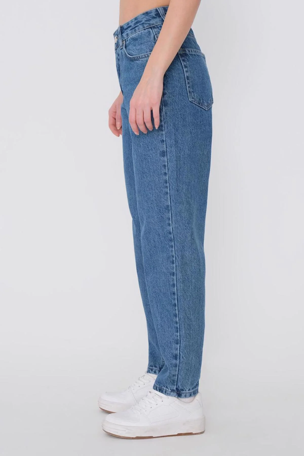 Mom Fit Jeans - Image 16