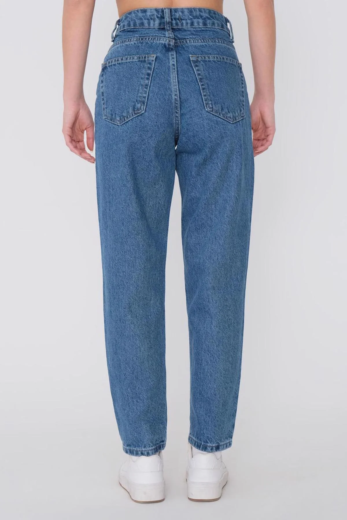 Mom Fit Jeans - Image 17