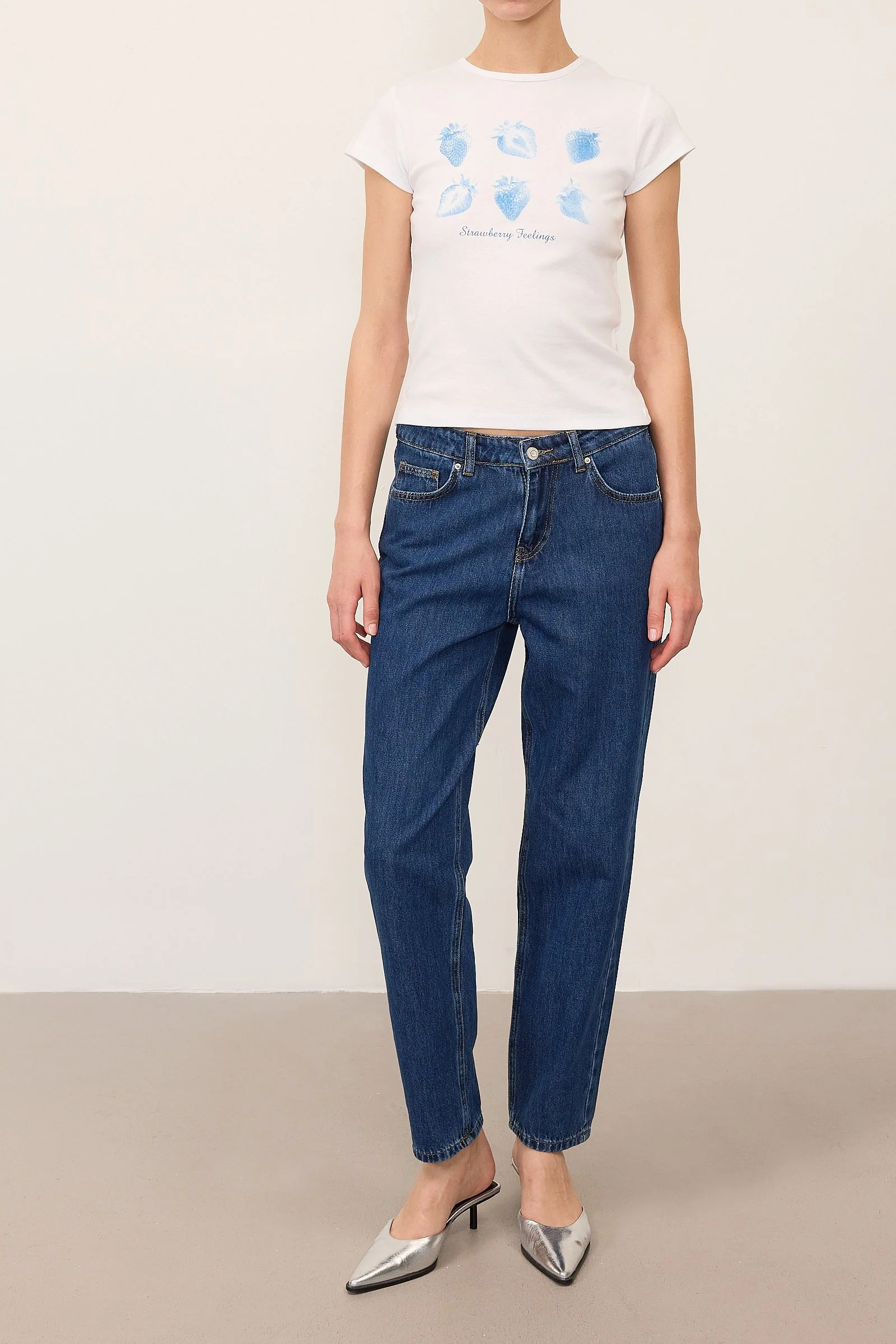 Mom Fit Jeans - Image 18