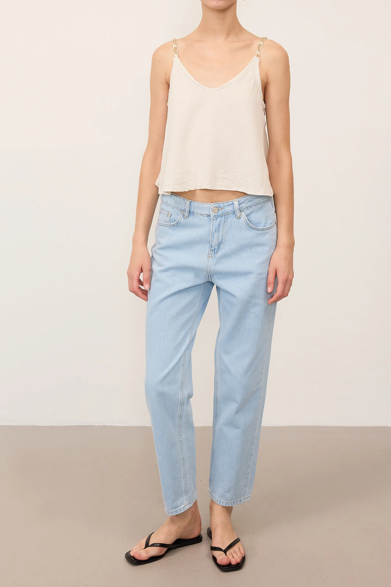 Mom Fit Jeans - Image 2