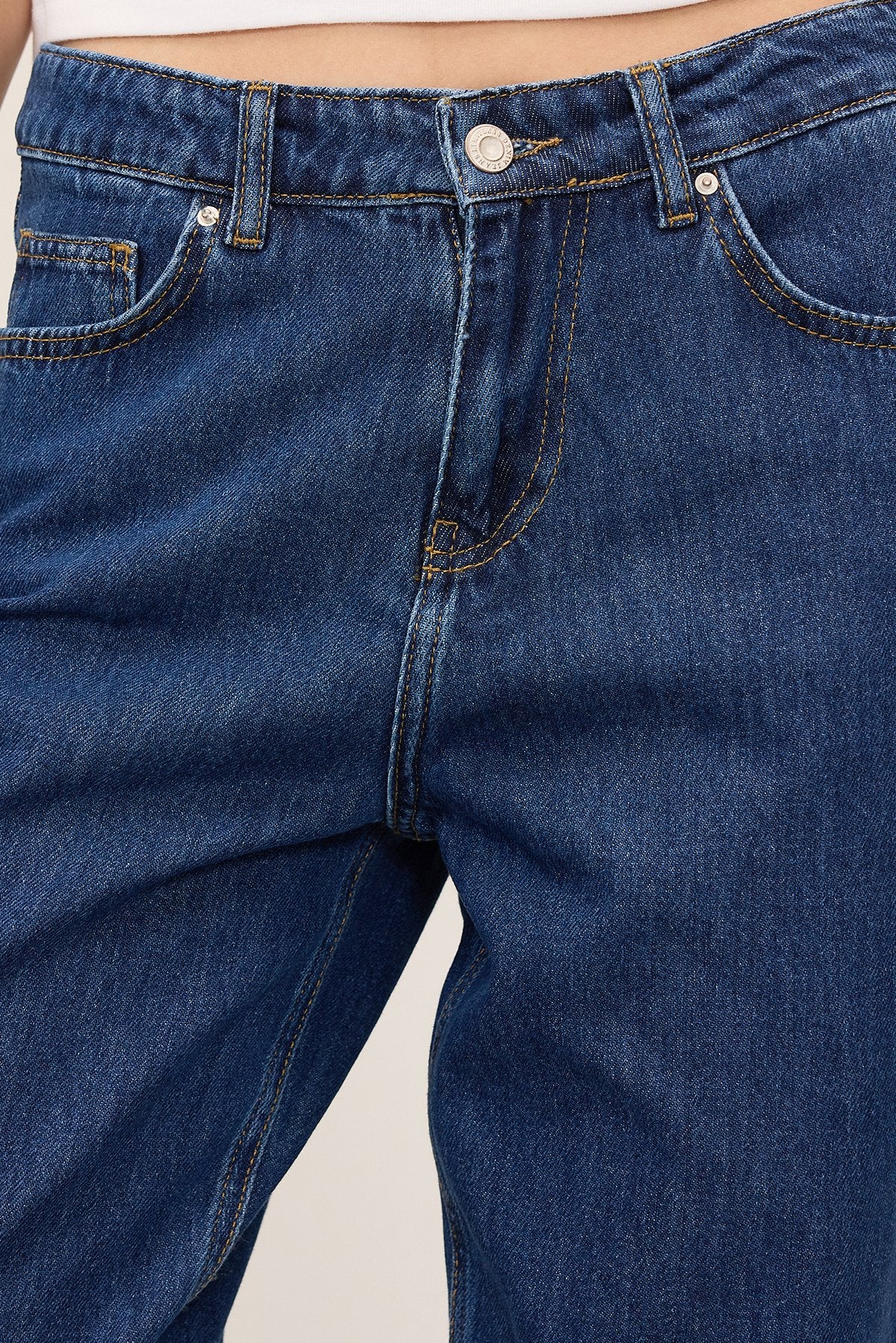 Mom Fit Jeans - Image 20