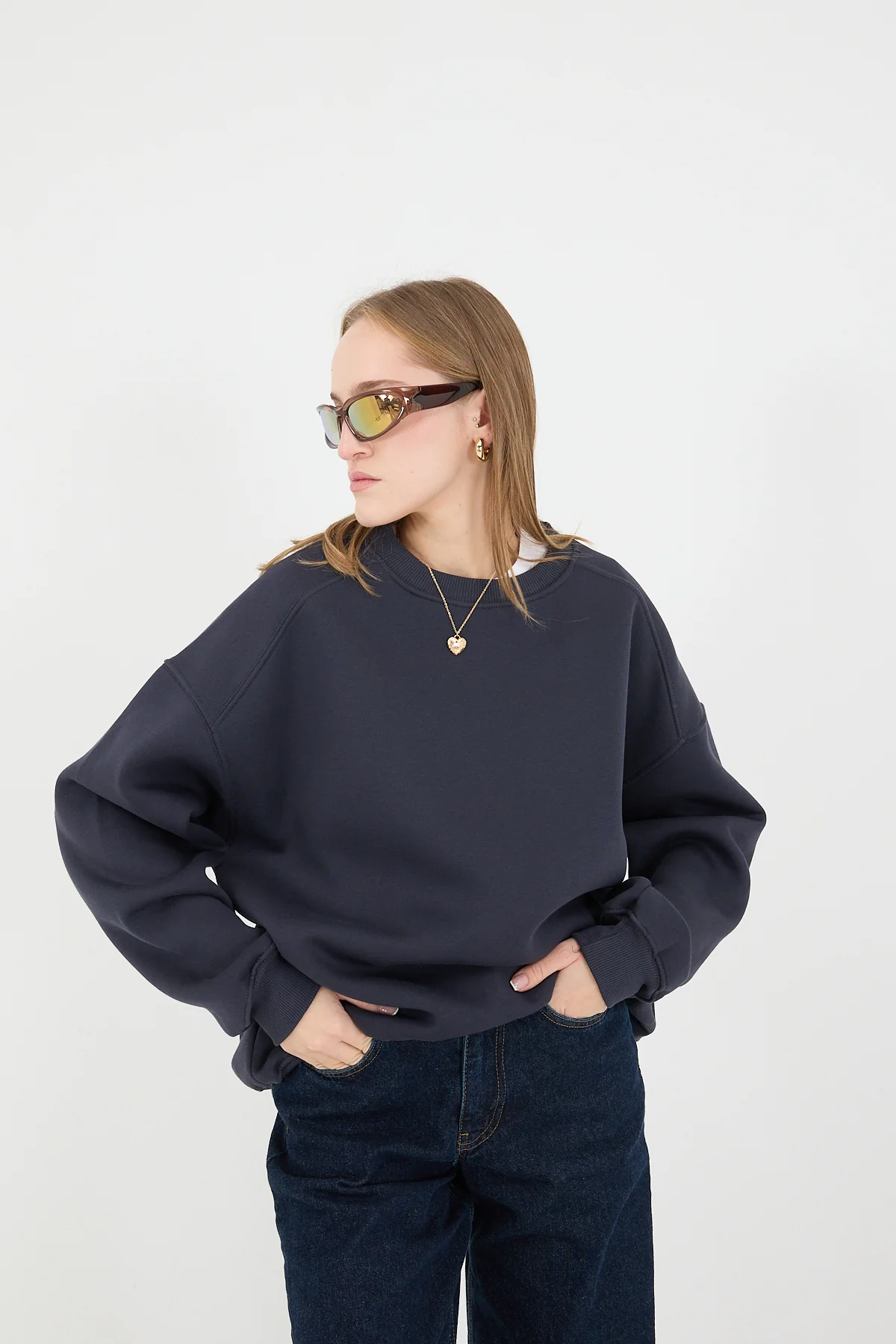 Round Neck Basic Sweatshirt - Image 12