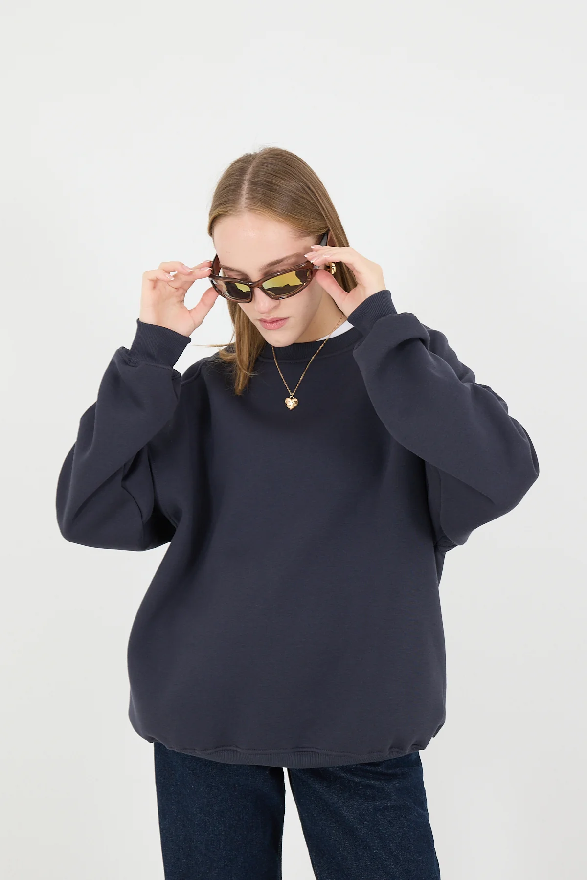 Round Neck Basic Sweatshirt - Image 16