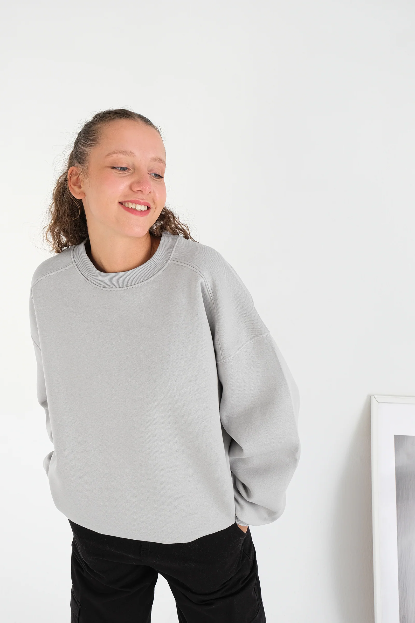 Round Neck Basic Sweatshirt - Image 23