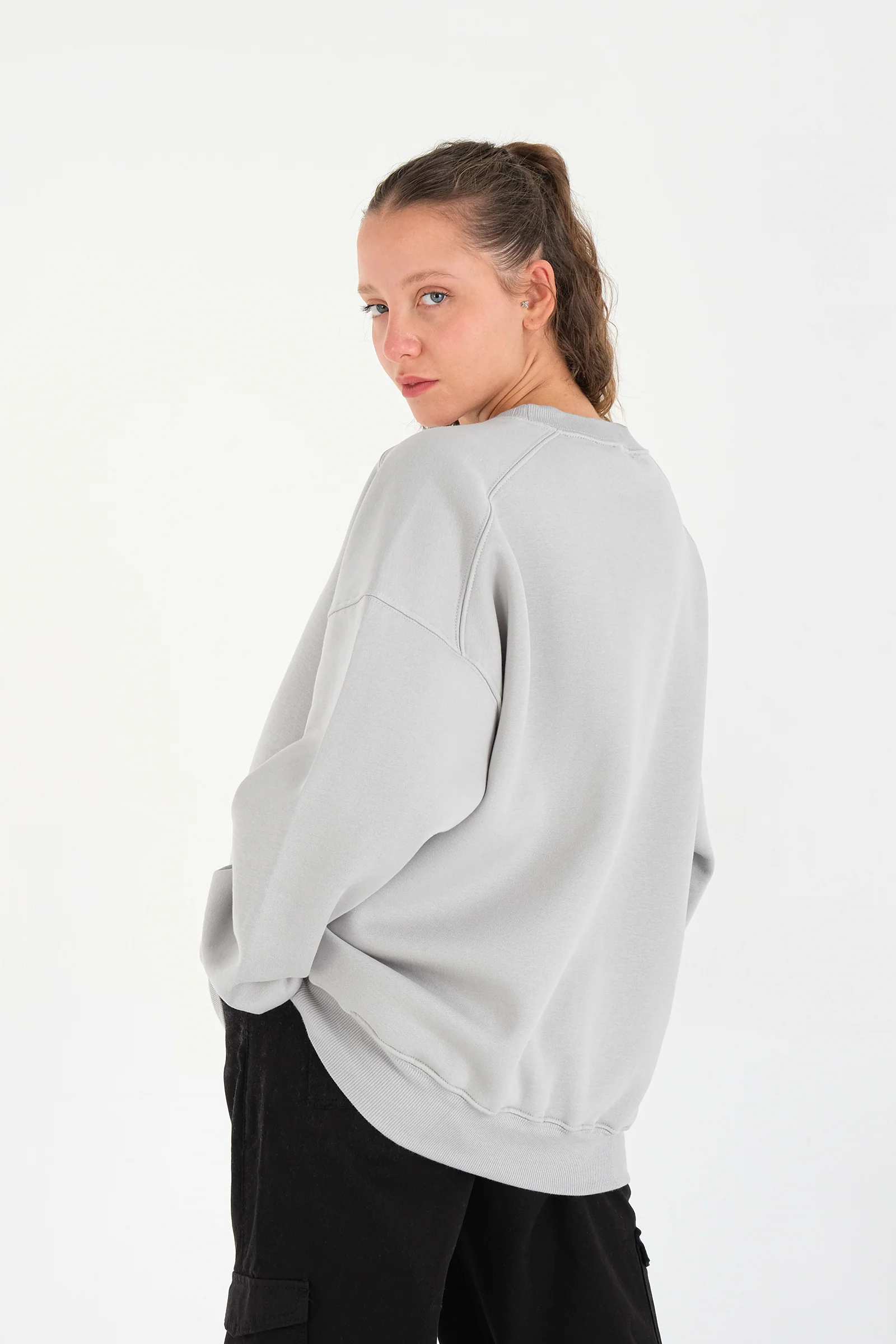 Round Neck Basic Sweatshirt - Image 27