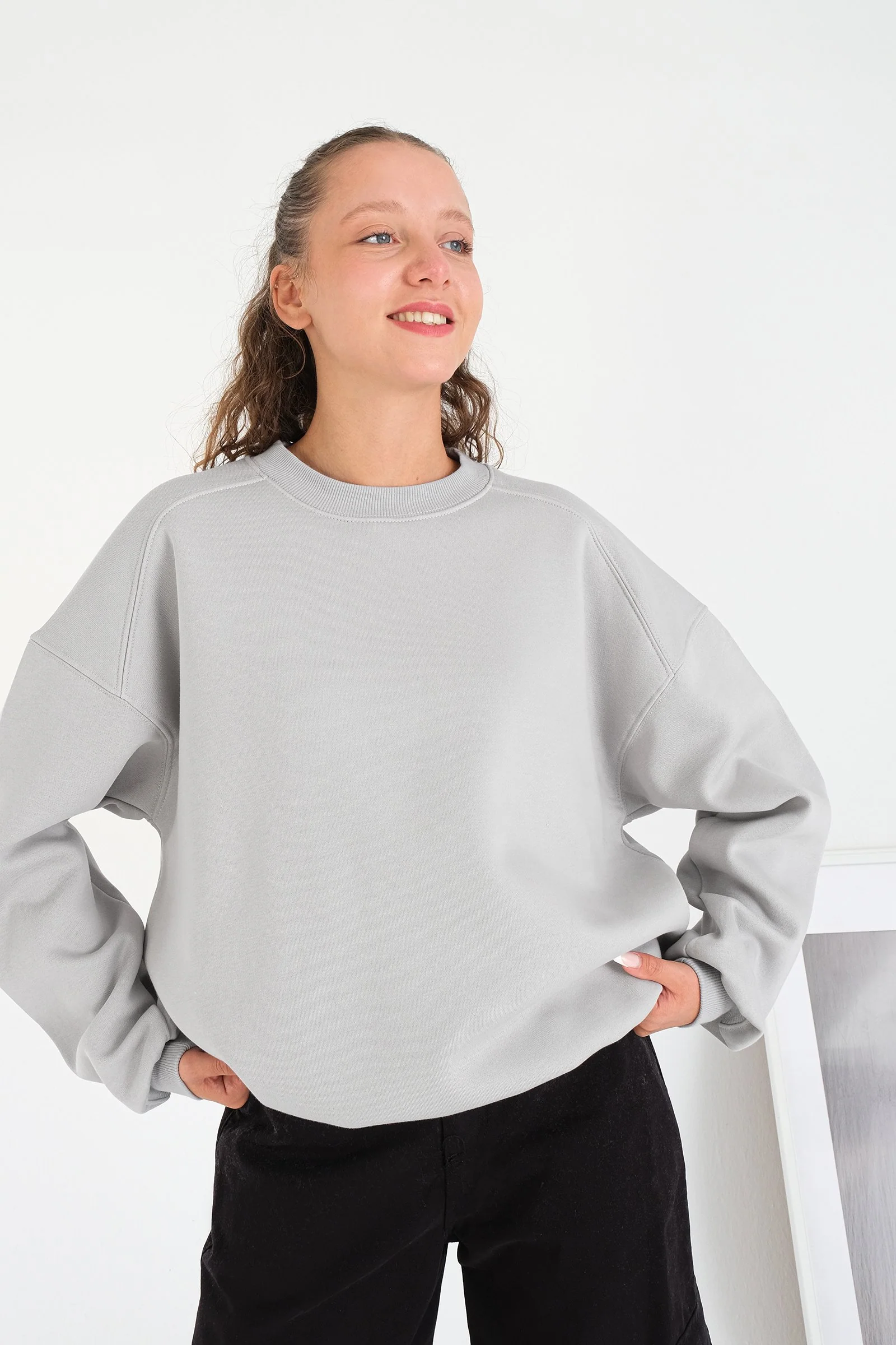 Round Neck Basic Sweatshirt - Image 28