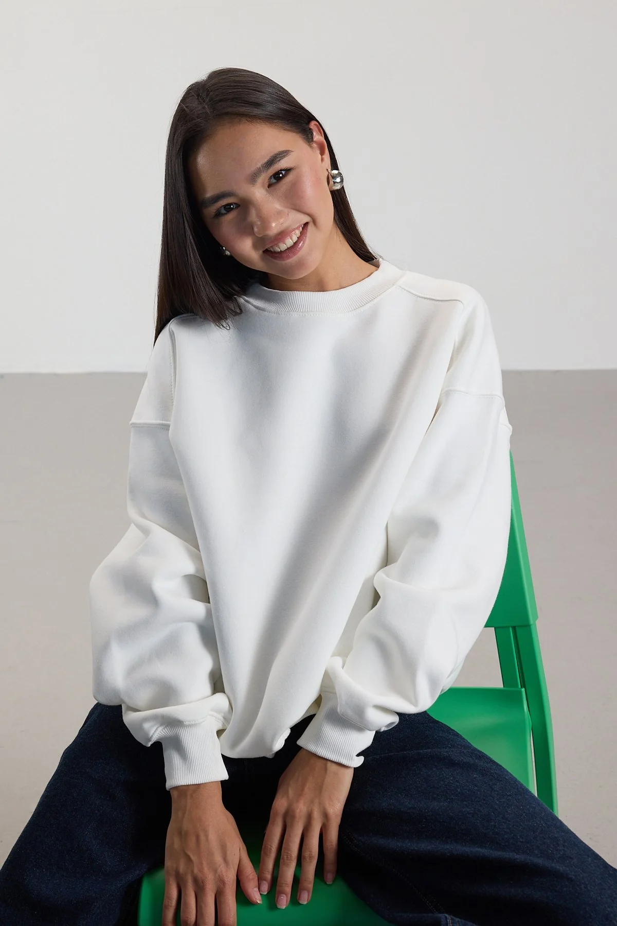 Round Neck Basic Sweatshirt - Image 29